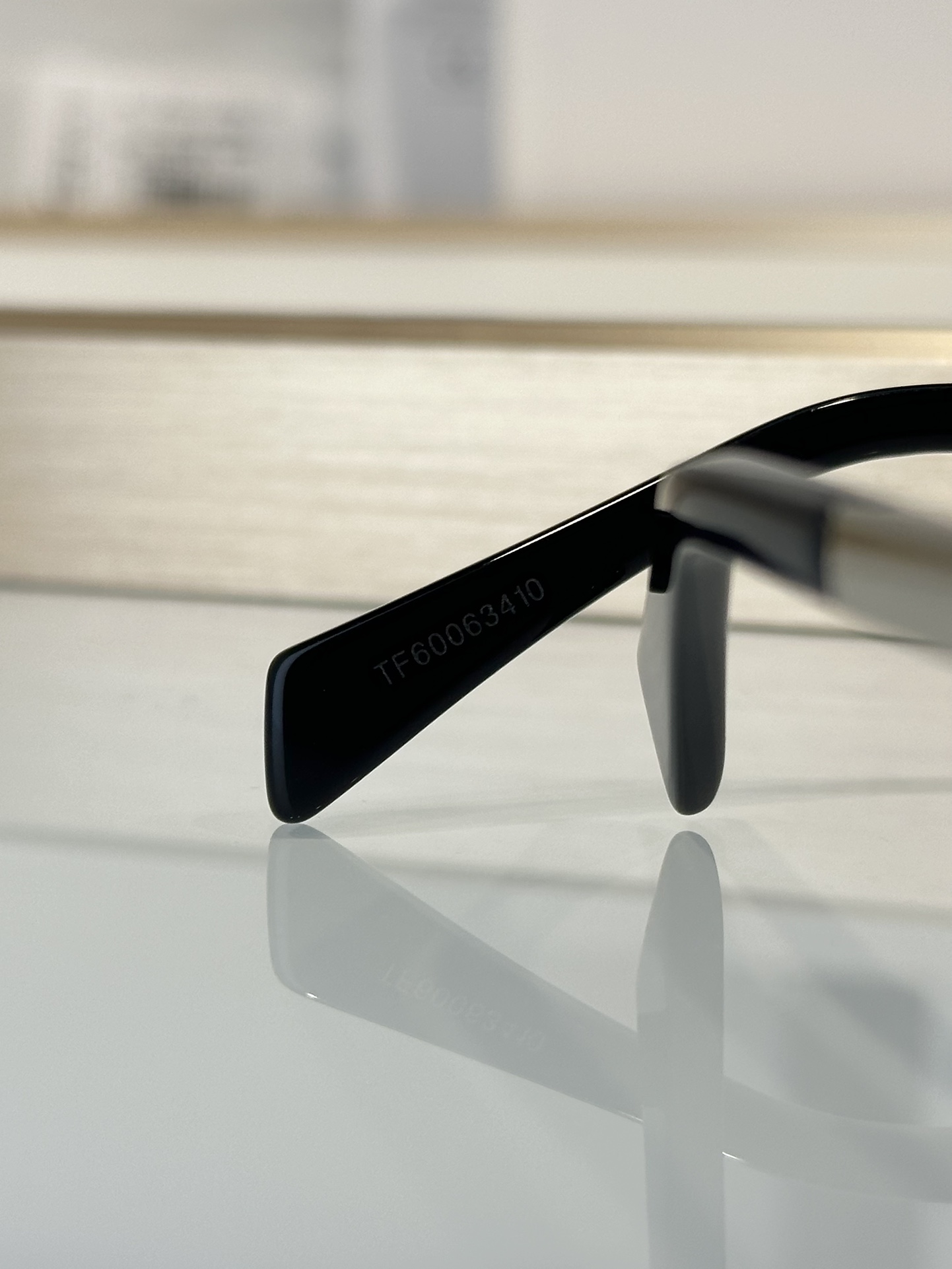 Designer Sunglasses CL40235U