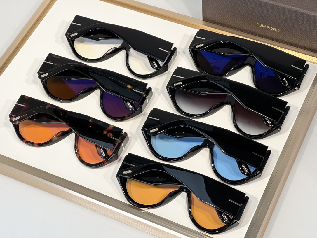  Tom For*
Mod：TF 1044
Size：60-12-140
😍😍😍
绝美配色
跟足官方配色