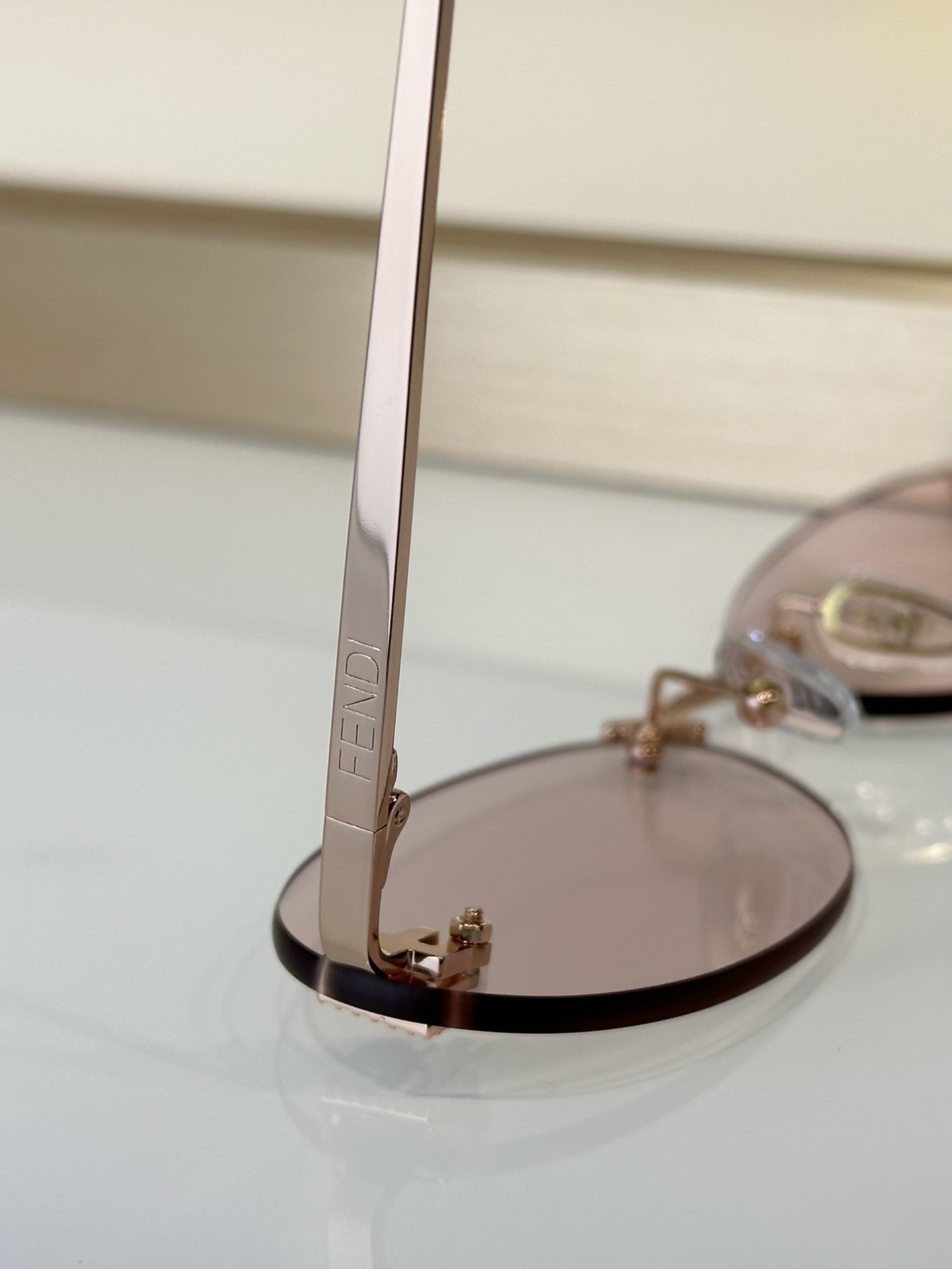 Designer Sunglasses FE4075US