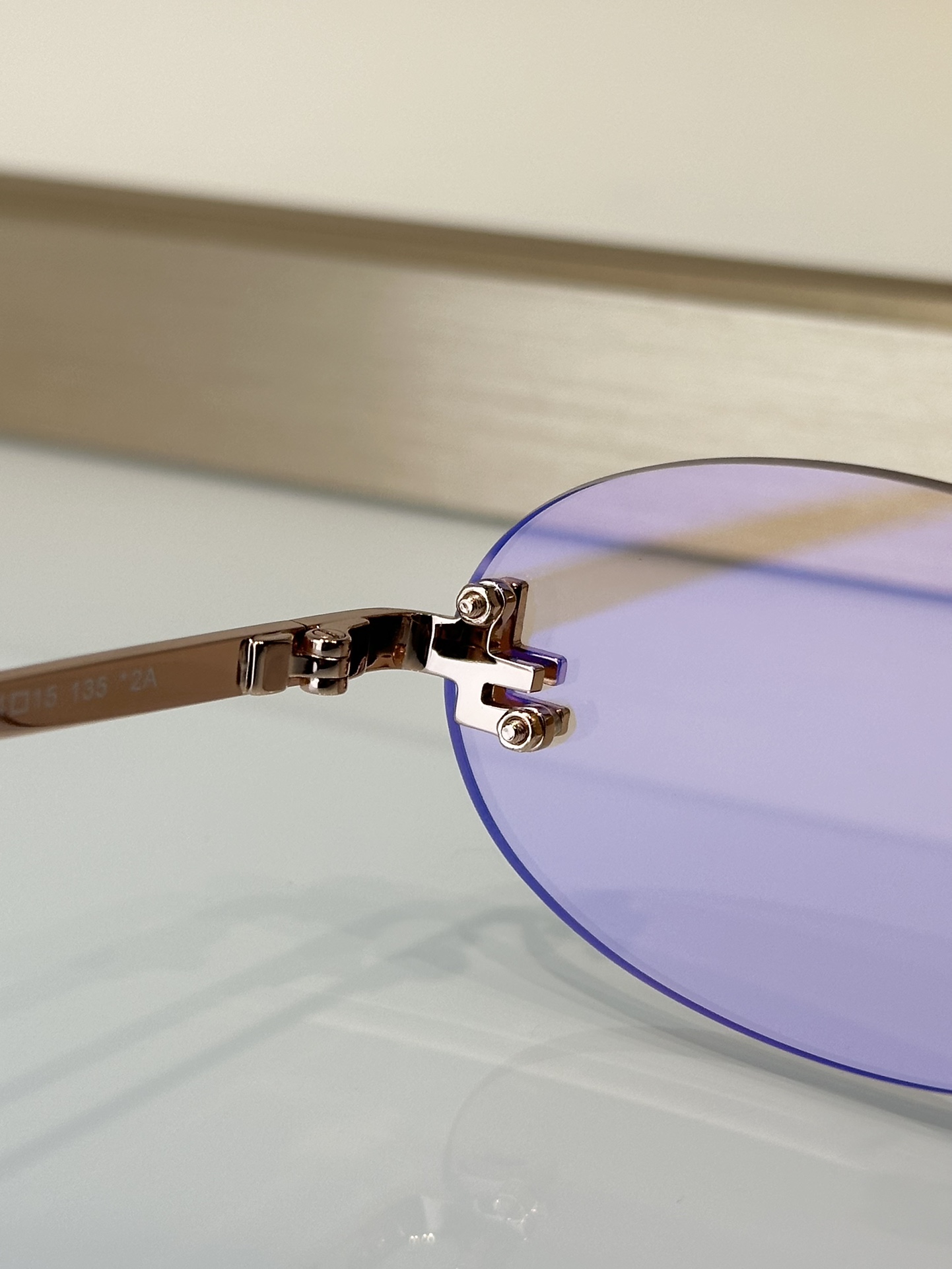 Designer Sunglasses FE4075US