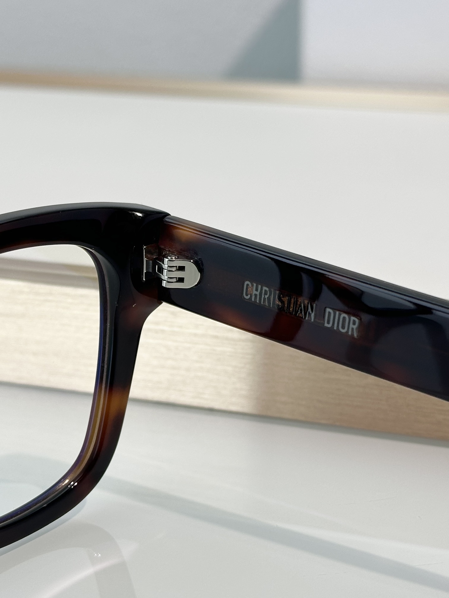 Designer Sunglasses Signature