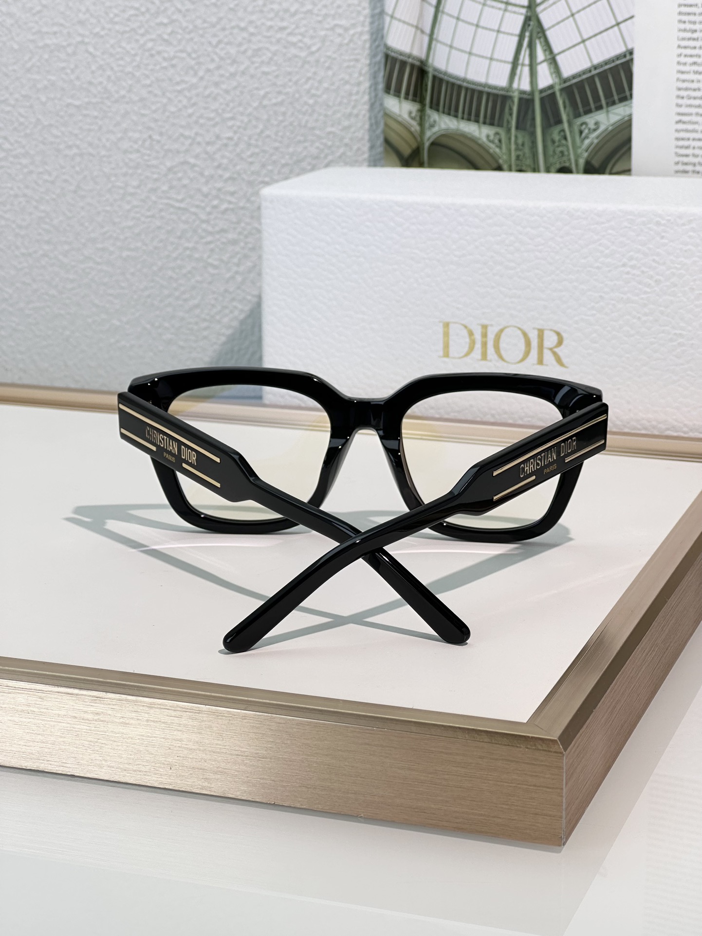 Designer Sunglasses Signature