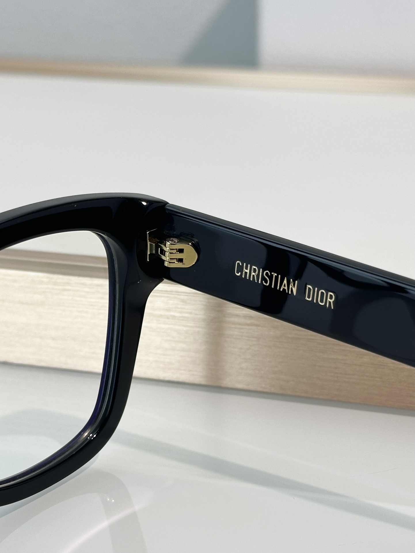 Designer Sunglasses Signature