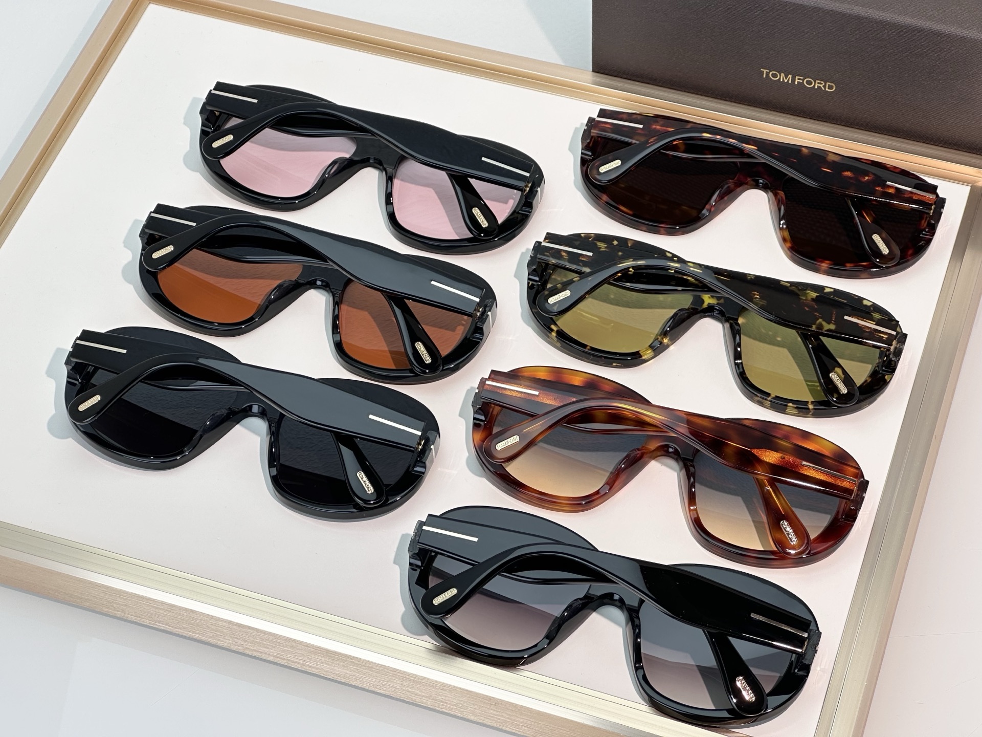  TOMFOR* FT1193
Tom Ford Angellica 
此款卓越工艺和永恒魅力着实脱颖而