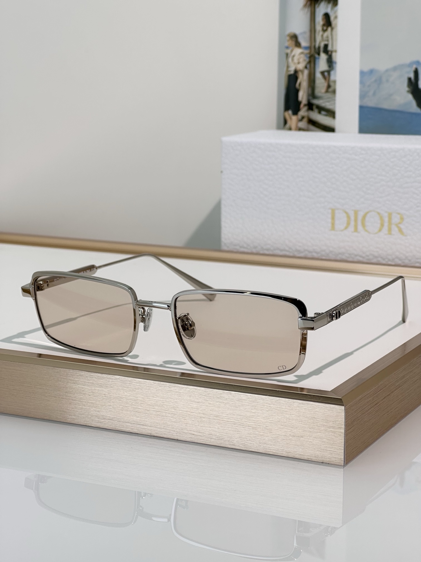 Dior Cannage S2U Gold-Tone Metal Sunglasses with Brown Gradient Lenses 5 i1747986729673 3410 0 3