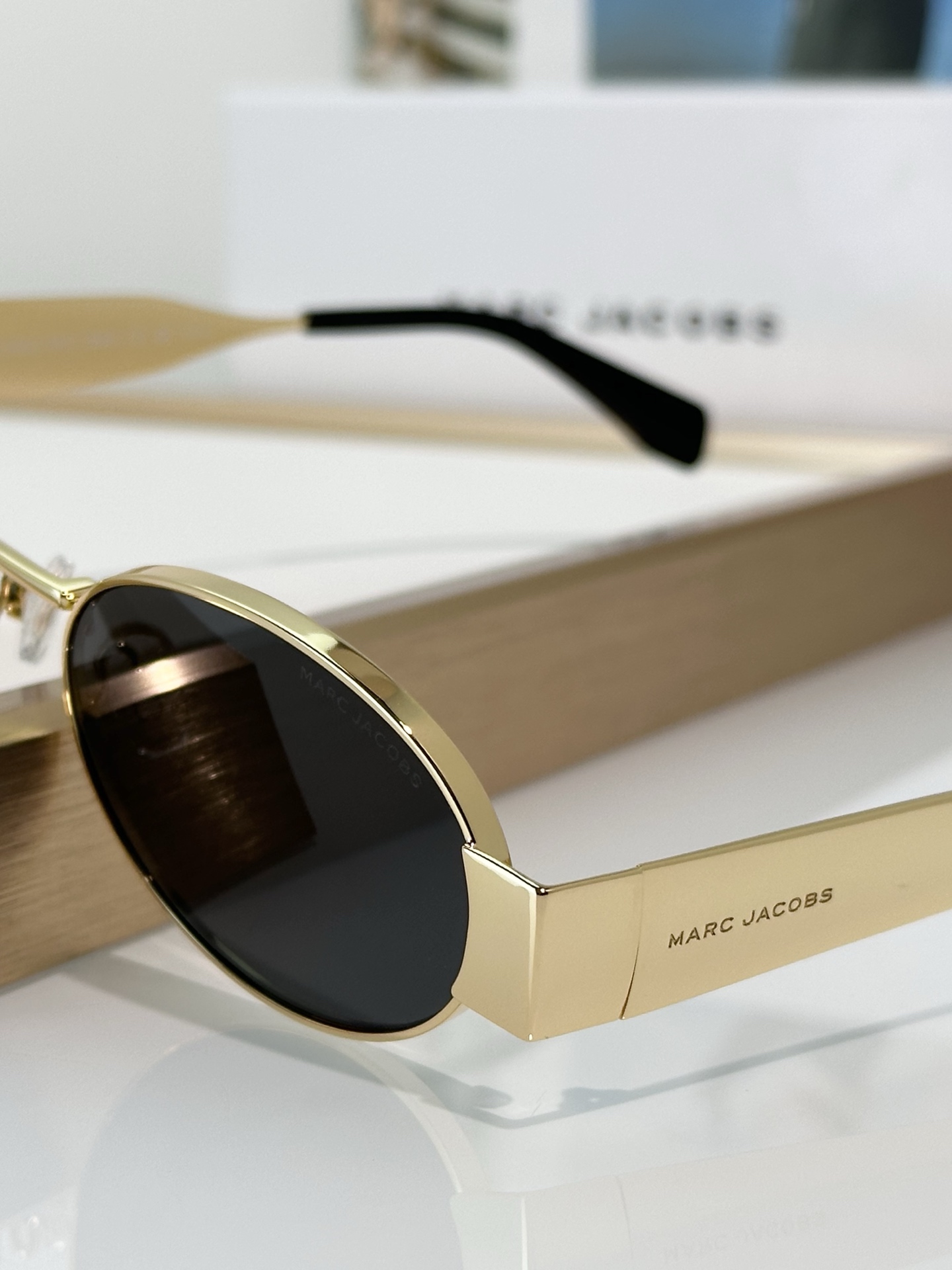 Marc Jacobs MARC 806/S Gold Oval Sunglasses for Women - Stylish Shades 7 i1749187445826 972 0 5