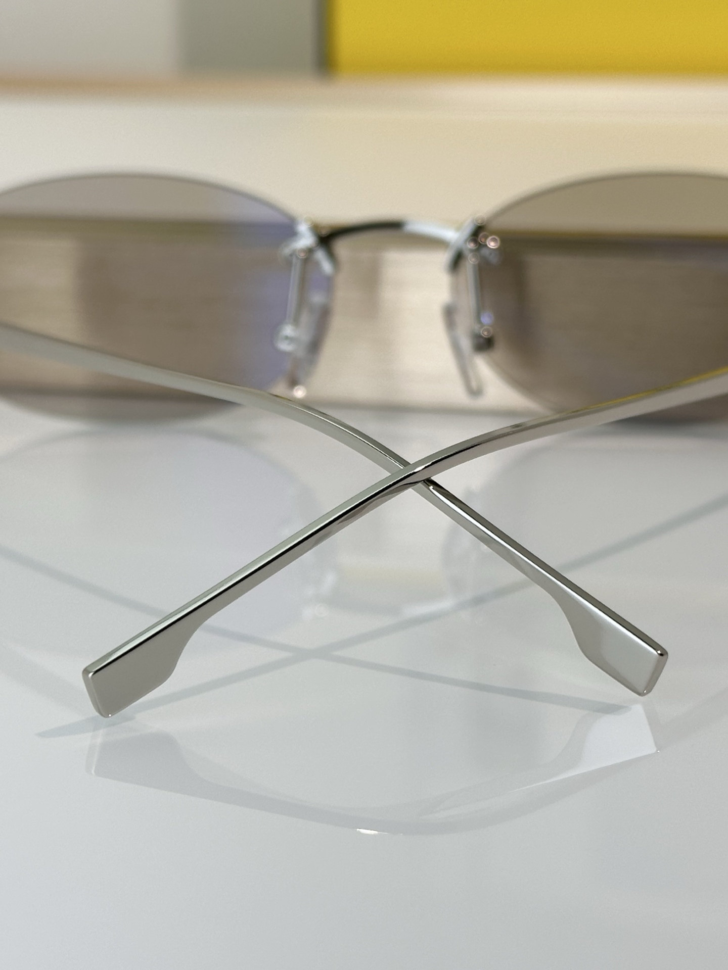 Designer Sunglasses FE4075US