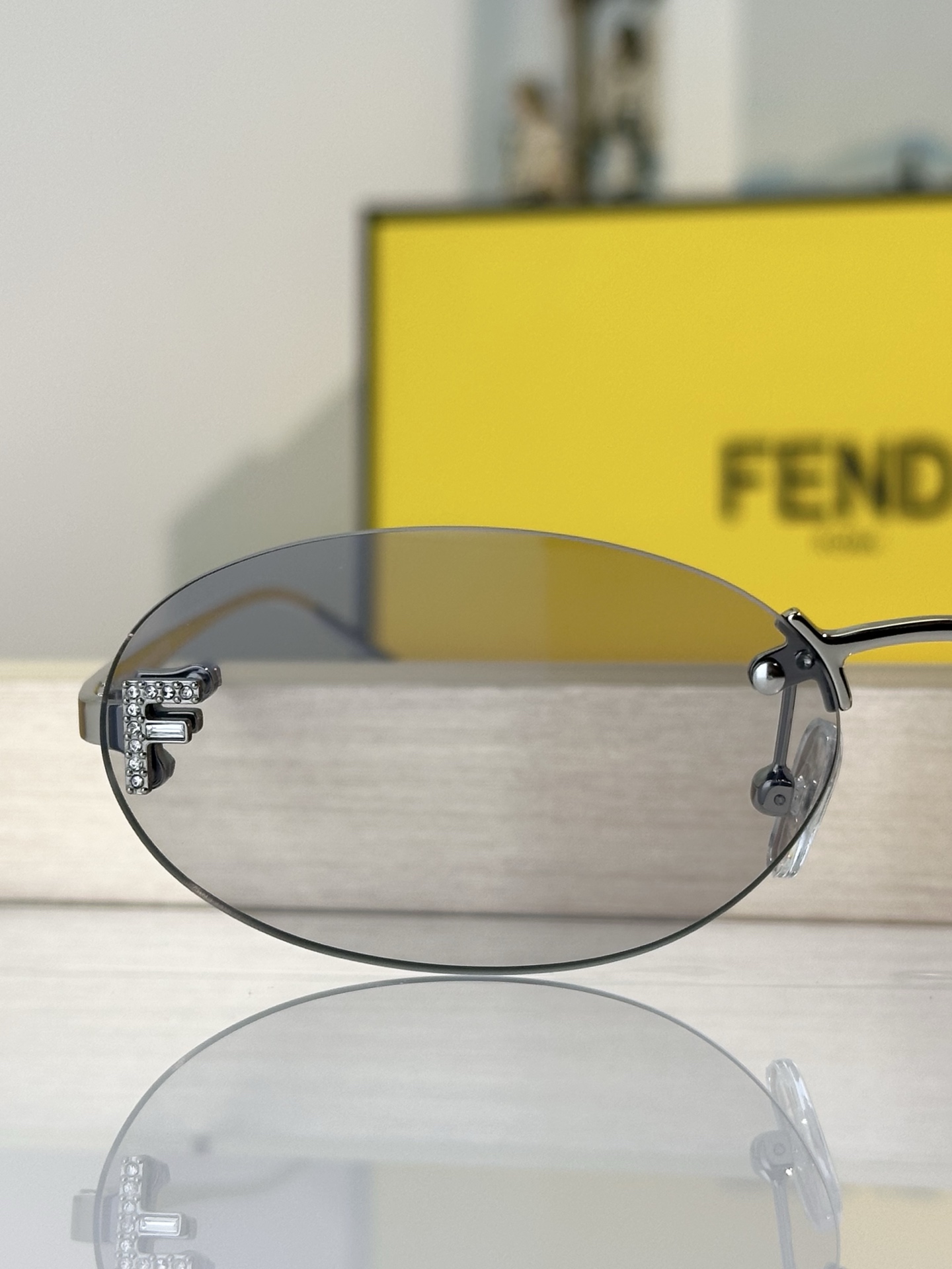 Designer Sunglasses FE4075US