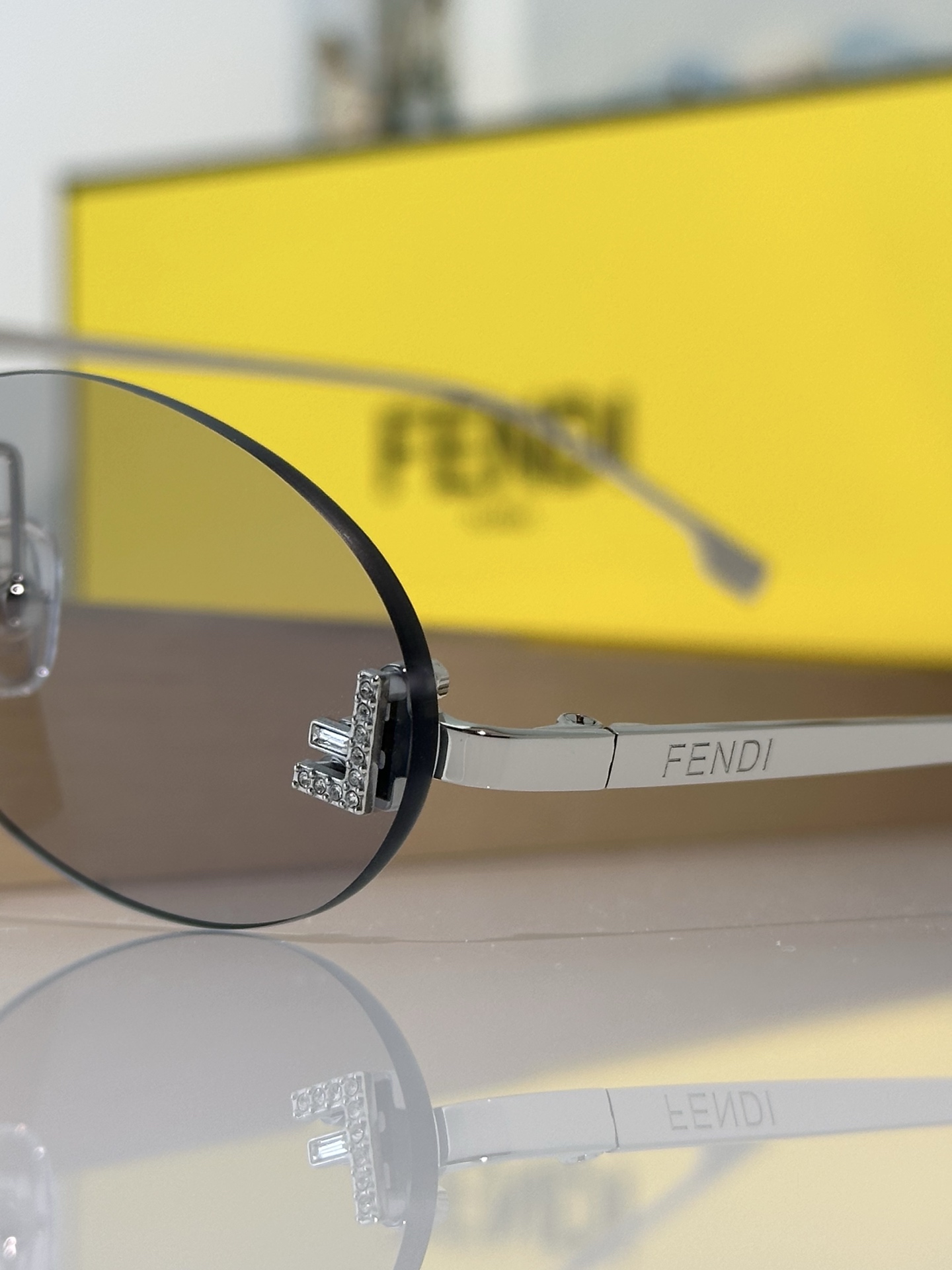 Designer Sunglasses FE4075US
