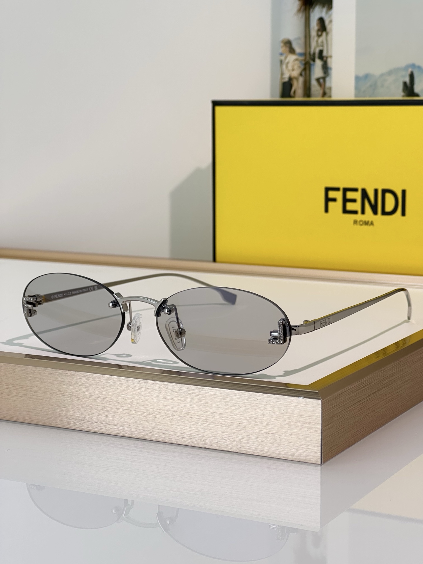 Designer Sunglasses FE4075US