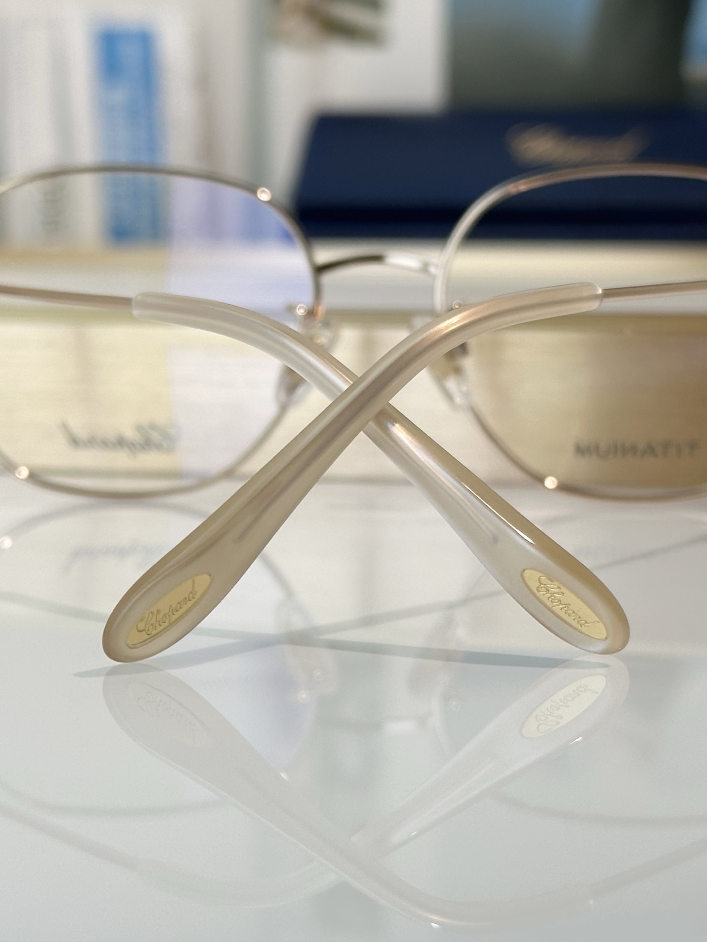Designer Sunglasses VCHM03J