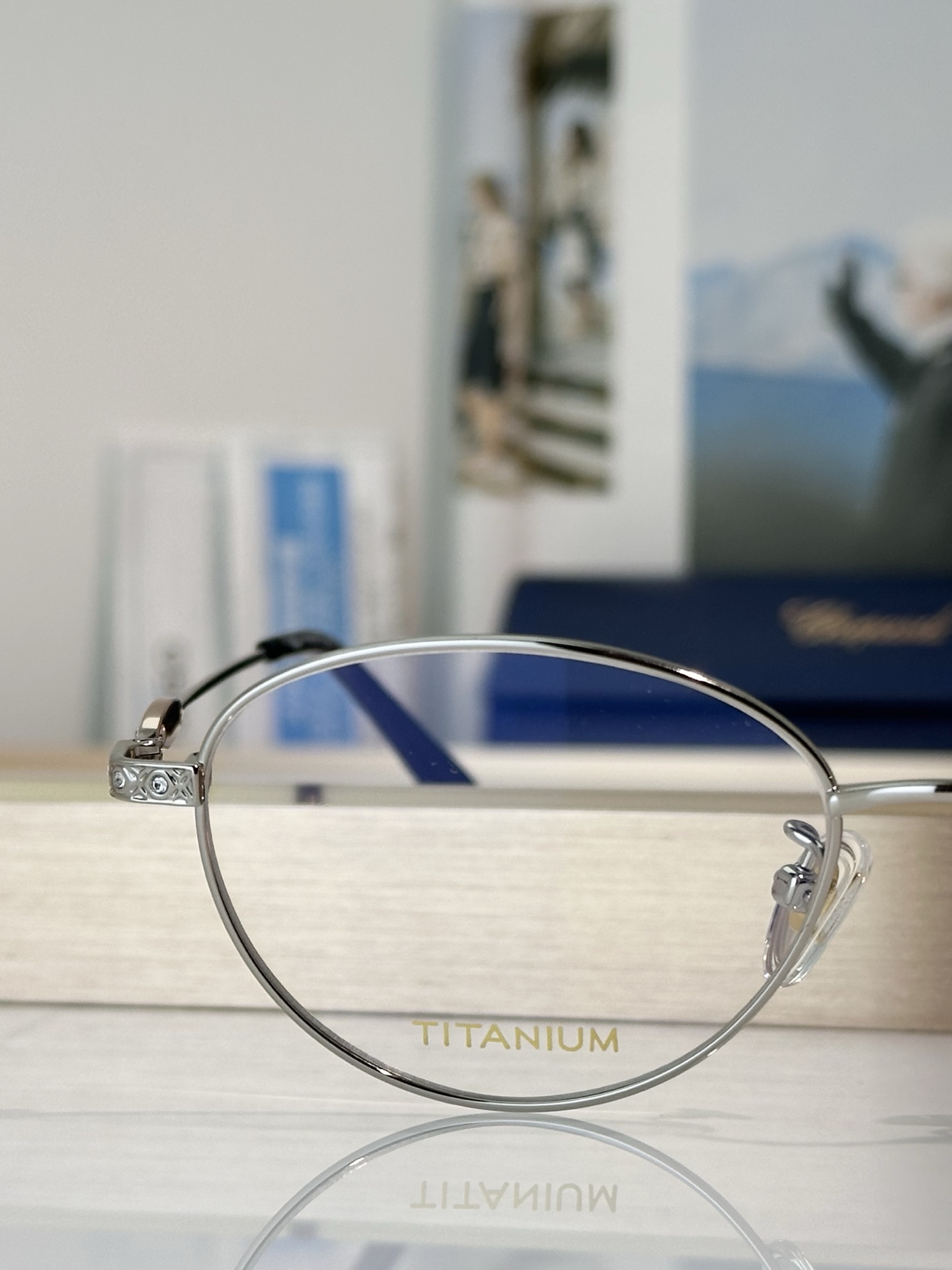 Designer Sunglasses VCHL113J