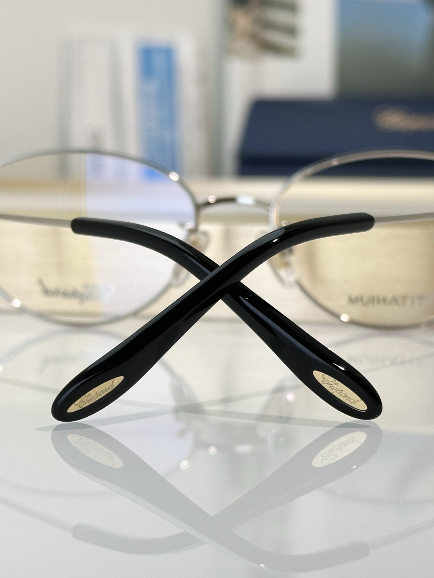 Designer Sunglasses VCHL113J