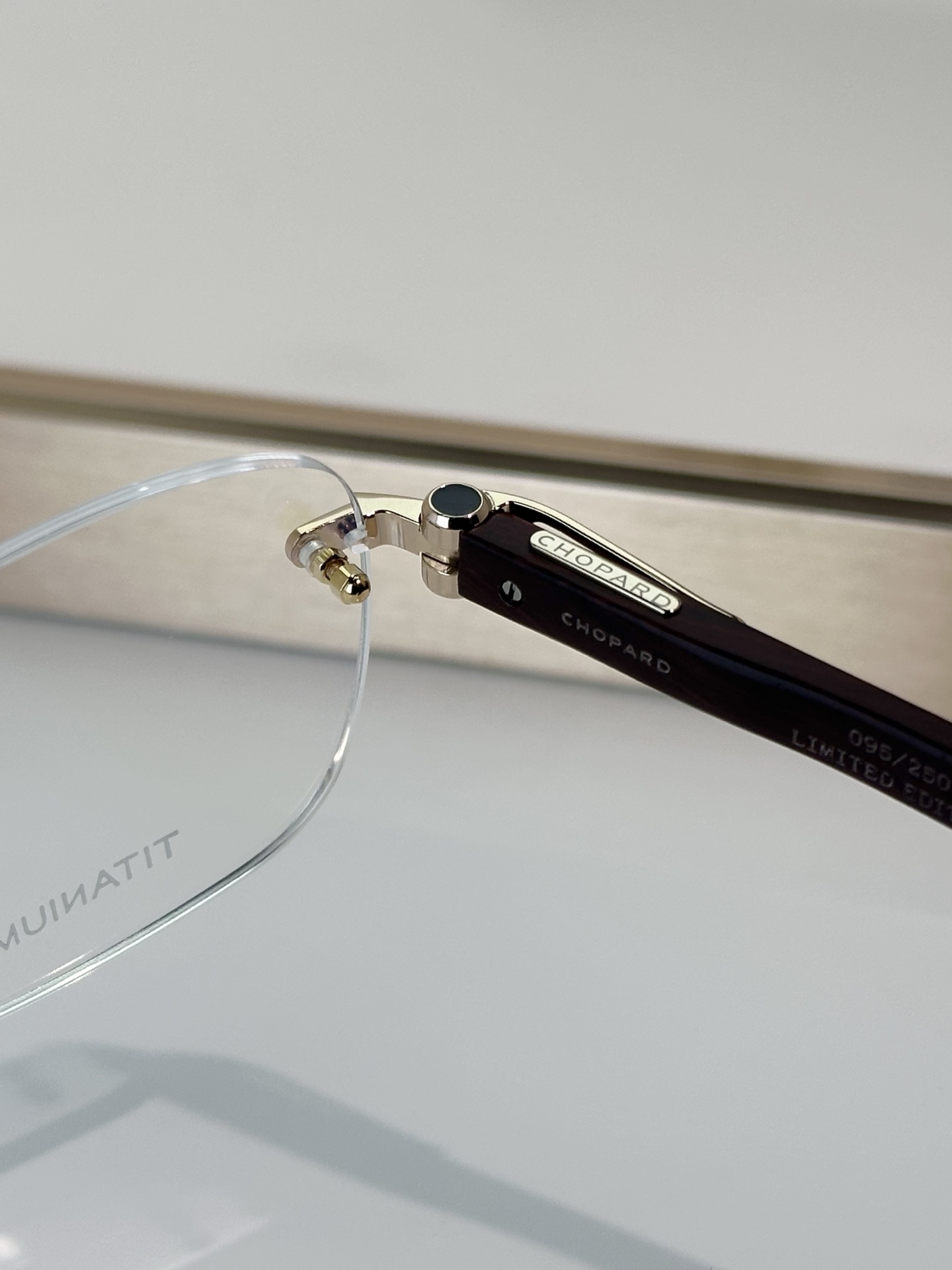 Designer Sunglasses VCHL111J