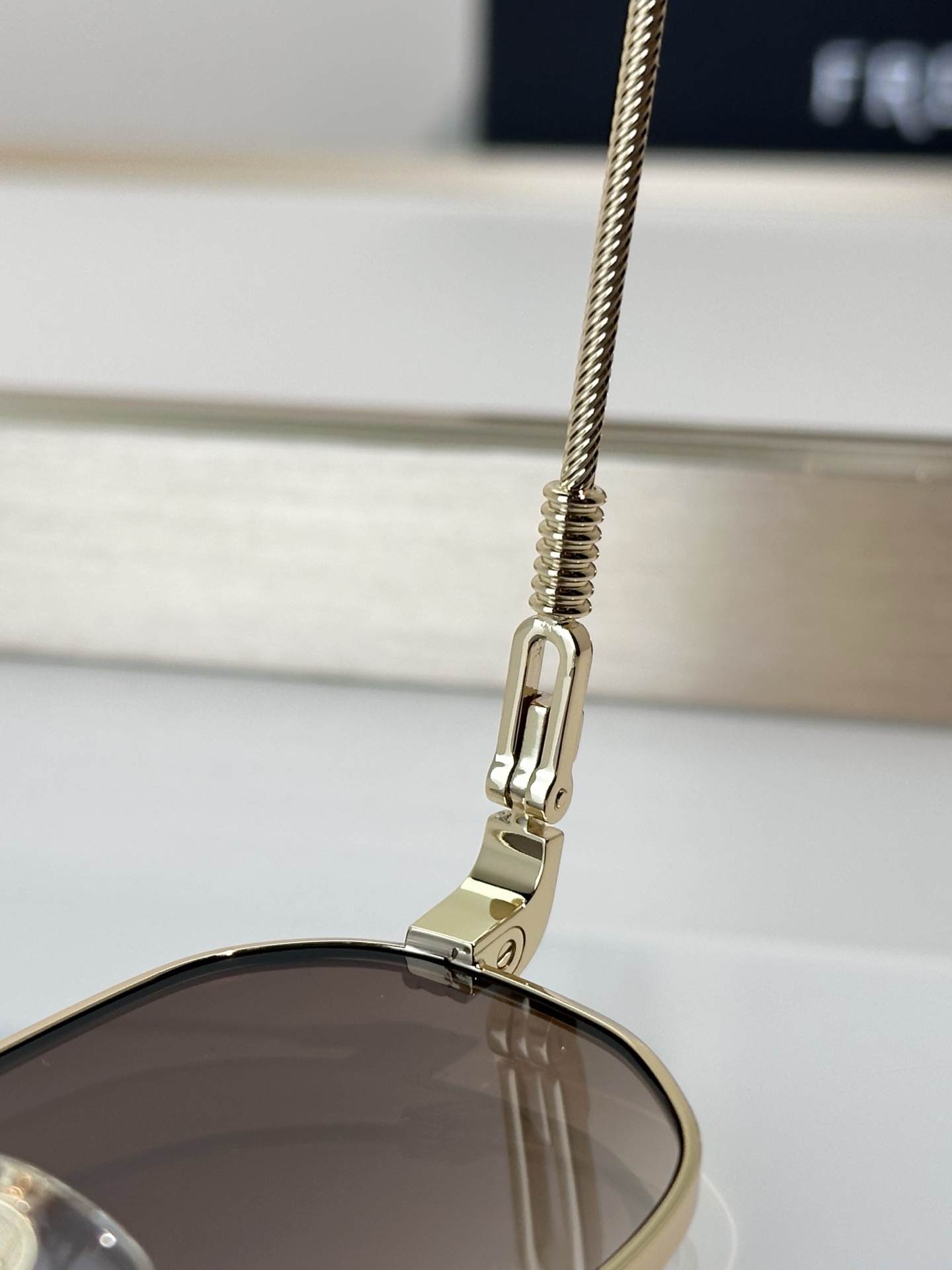 Designer Sunglasses FG40098U