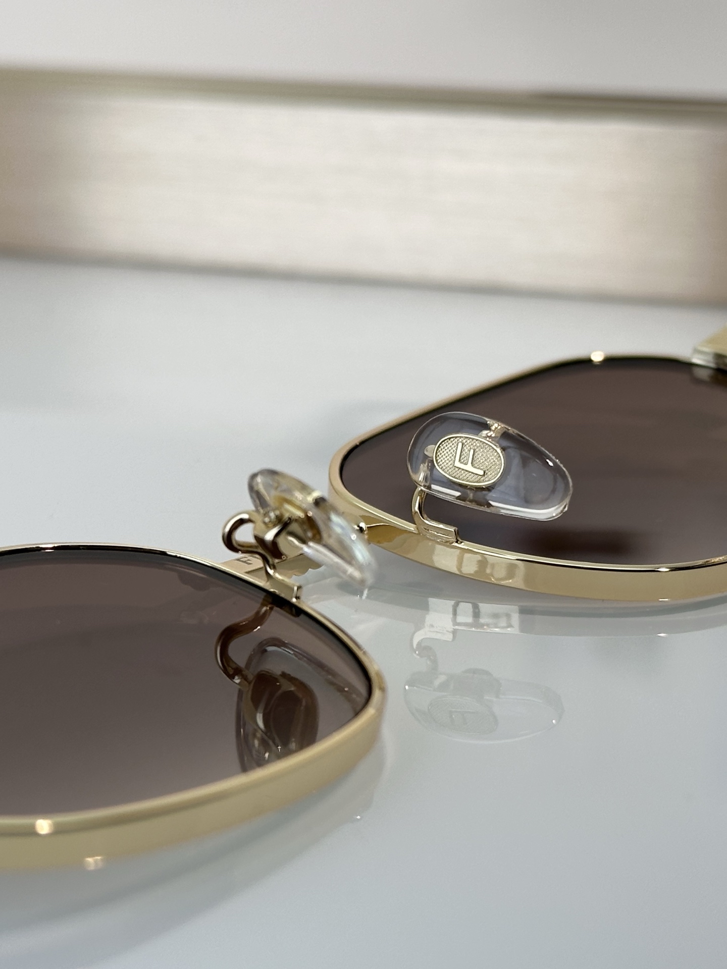 Designer Sunglasses FG40098U