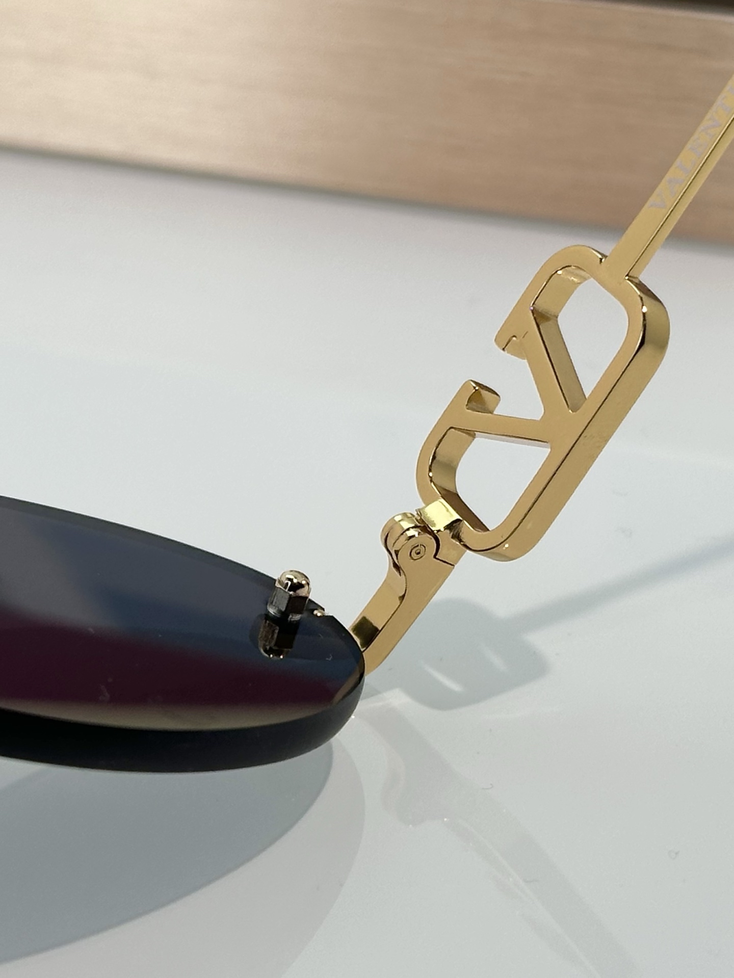 Designer Sunglasses VLX-124A