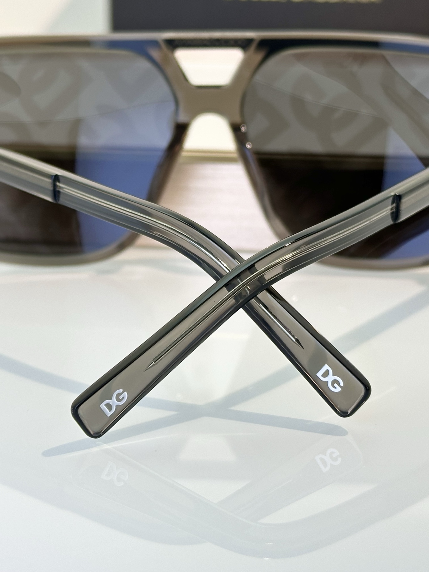 Designer Sunglasses DG4354