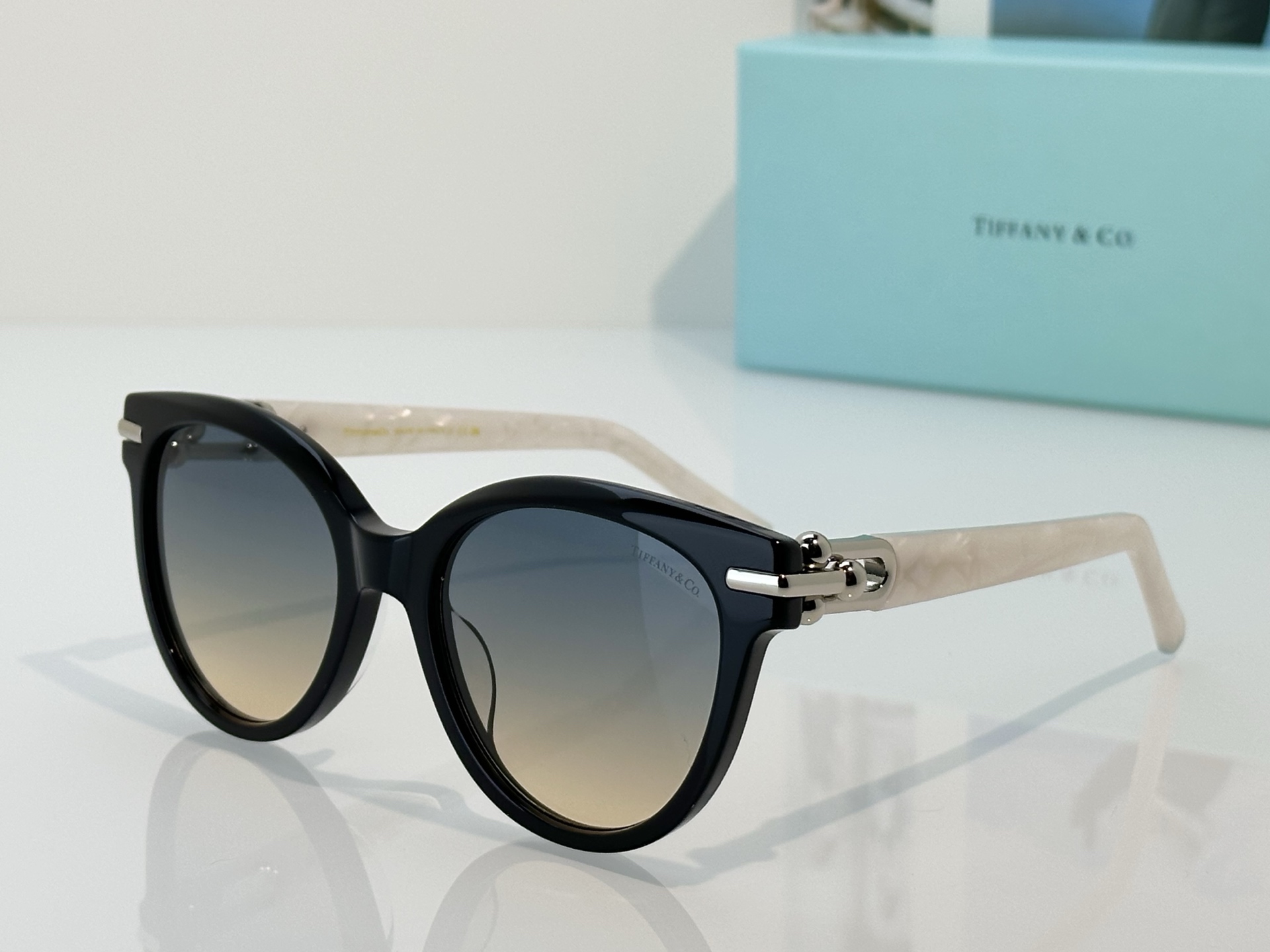 Tiffany & Co. Tiffany&C*