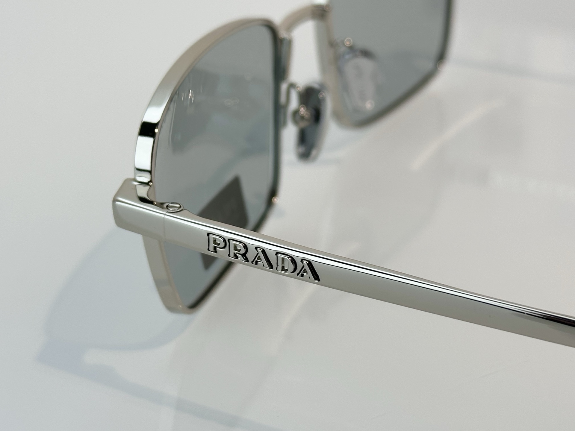 Prada Prad*
