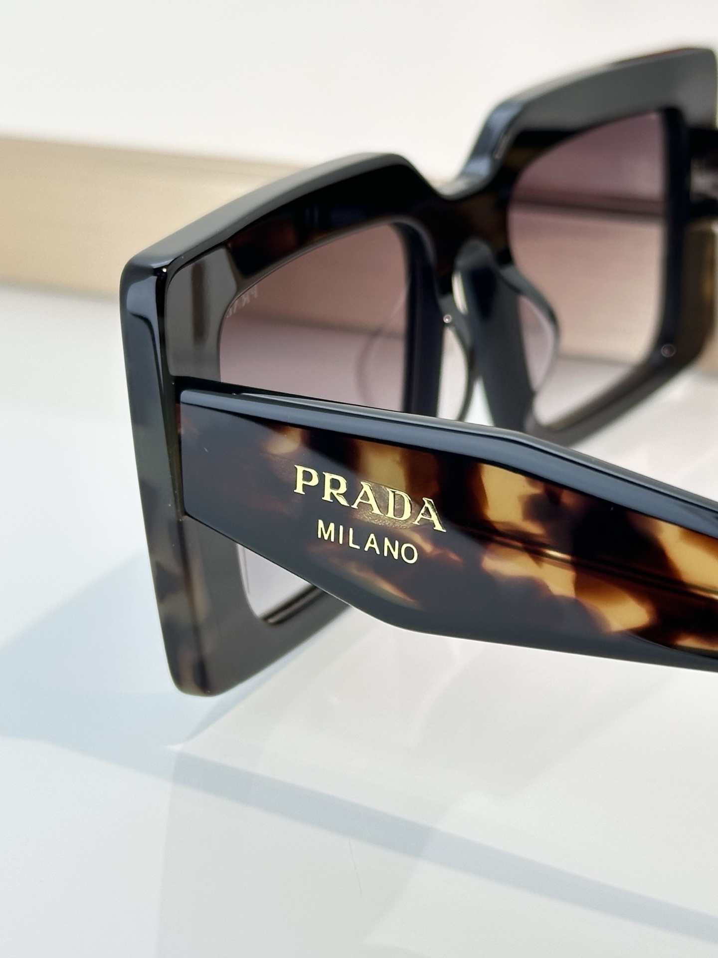 Prada Prad*