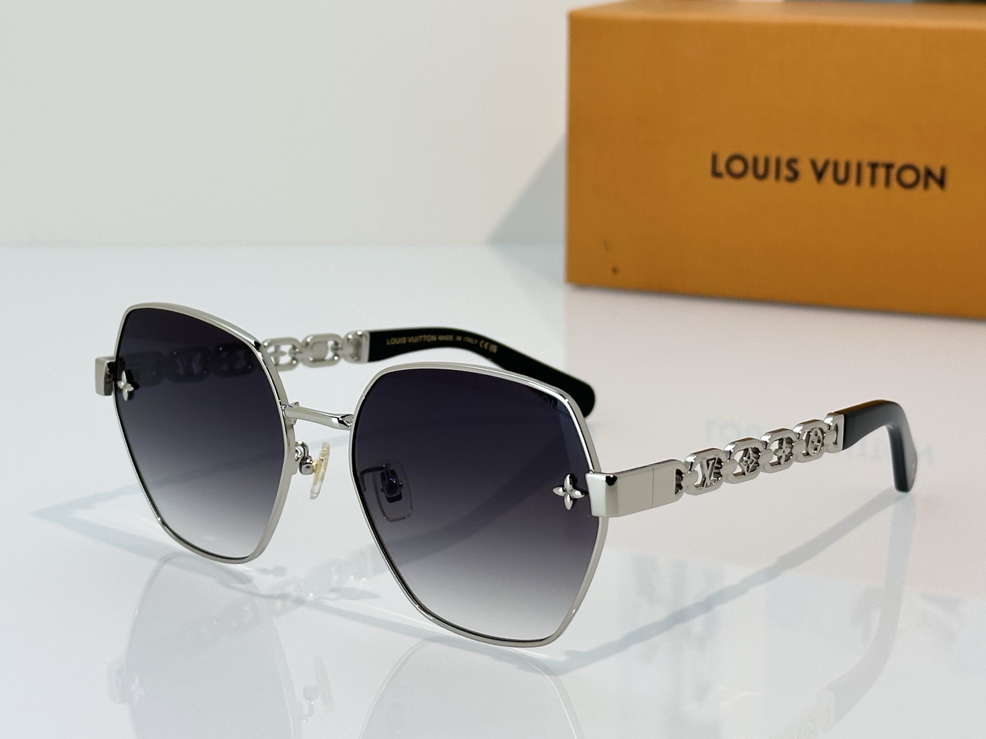 Louis Vuitton Louis Vuitto*