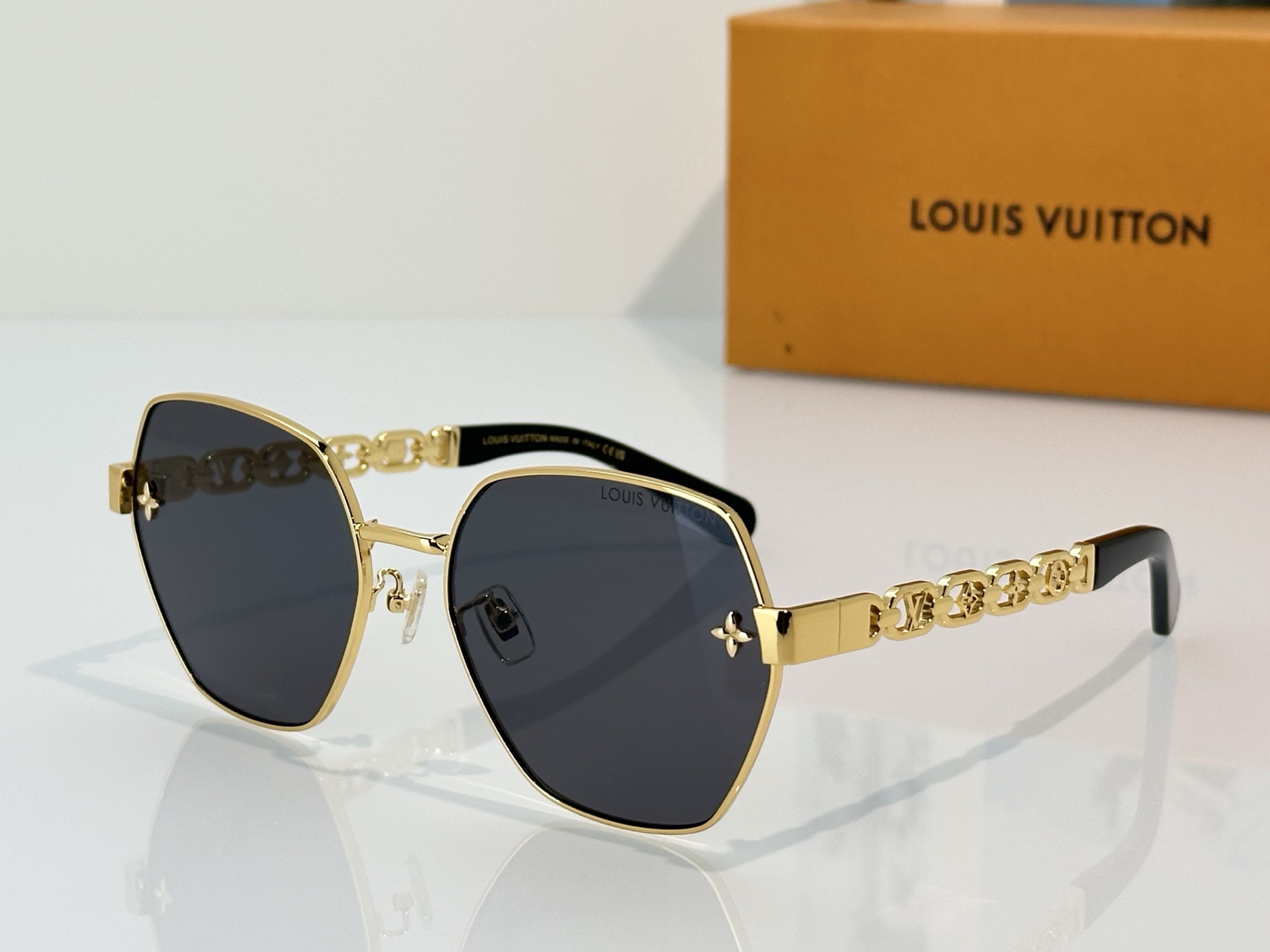 Louis Vuitton Louis Vuitto*