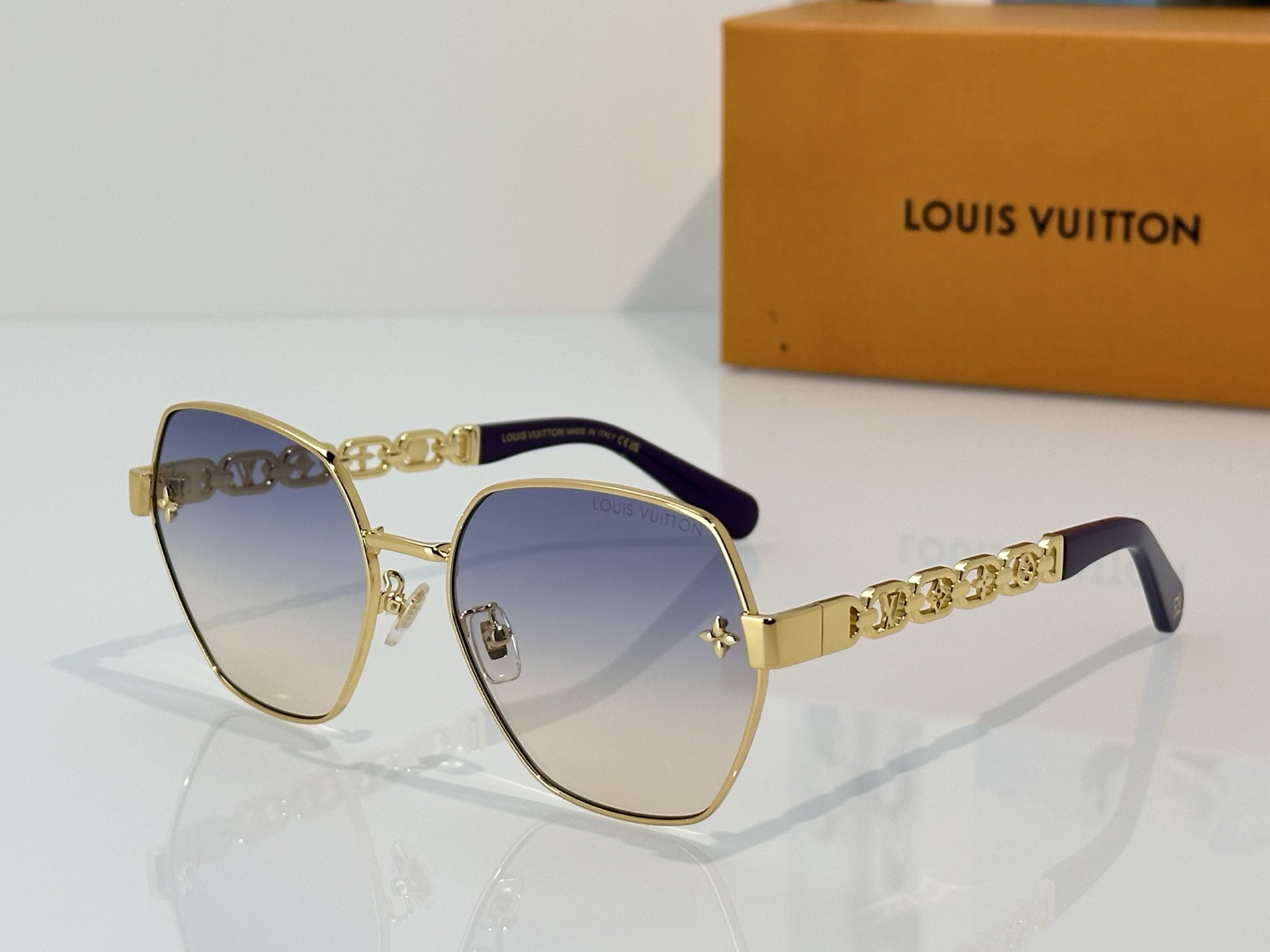 Louis Vuitton Louis Vuitto*