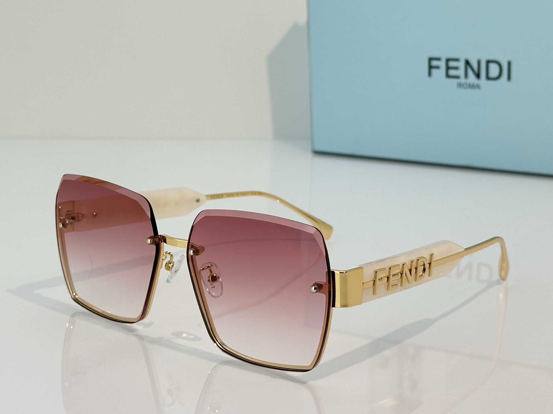 Fendi Fend*