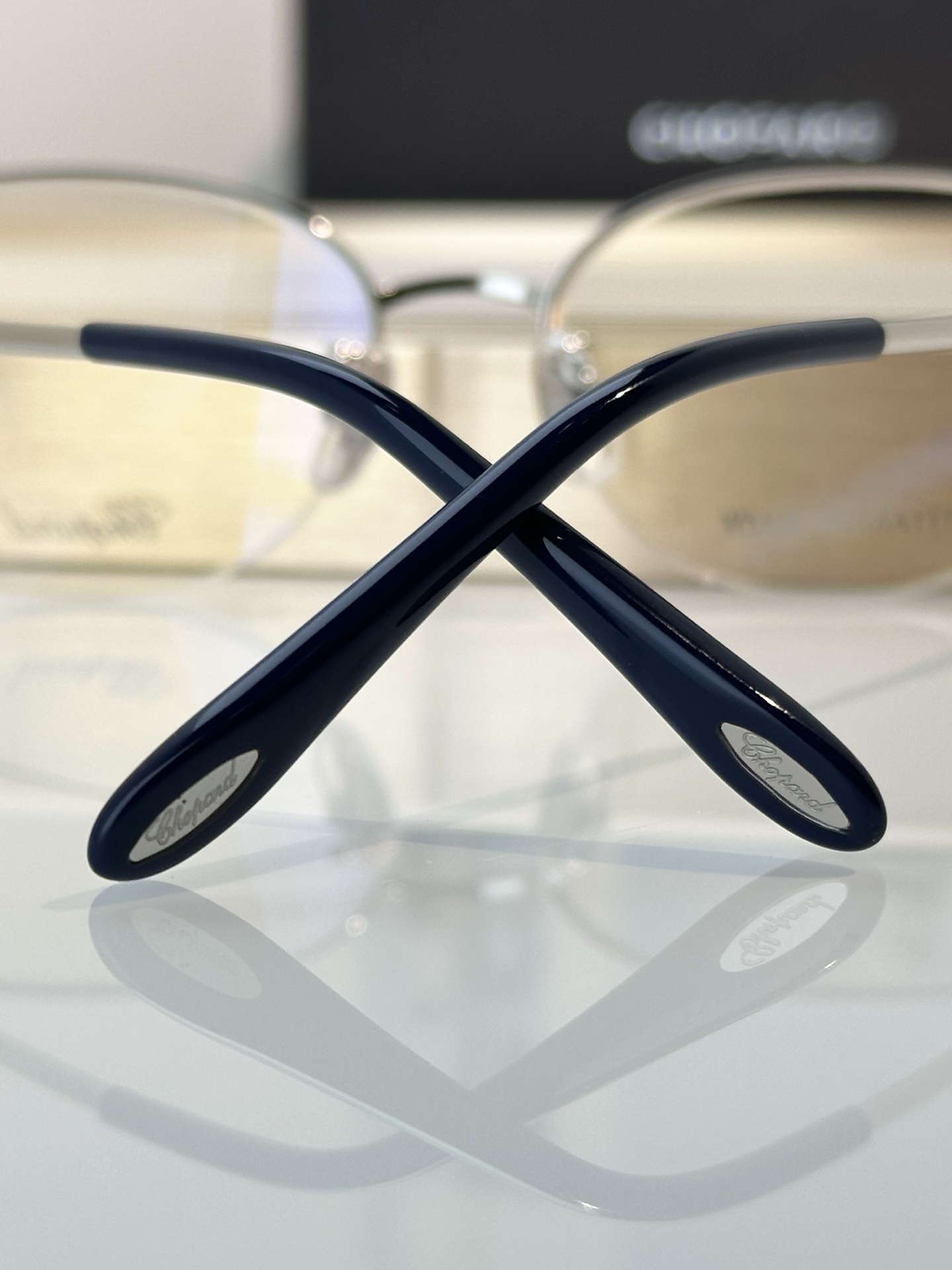 Designer Sunglasses VCHM28J