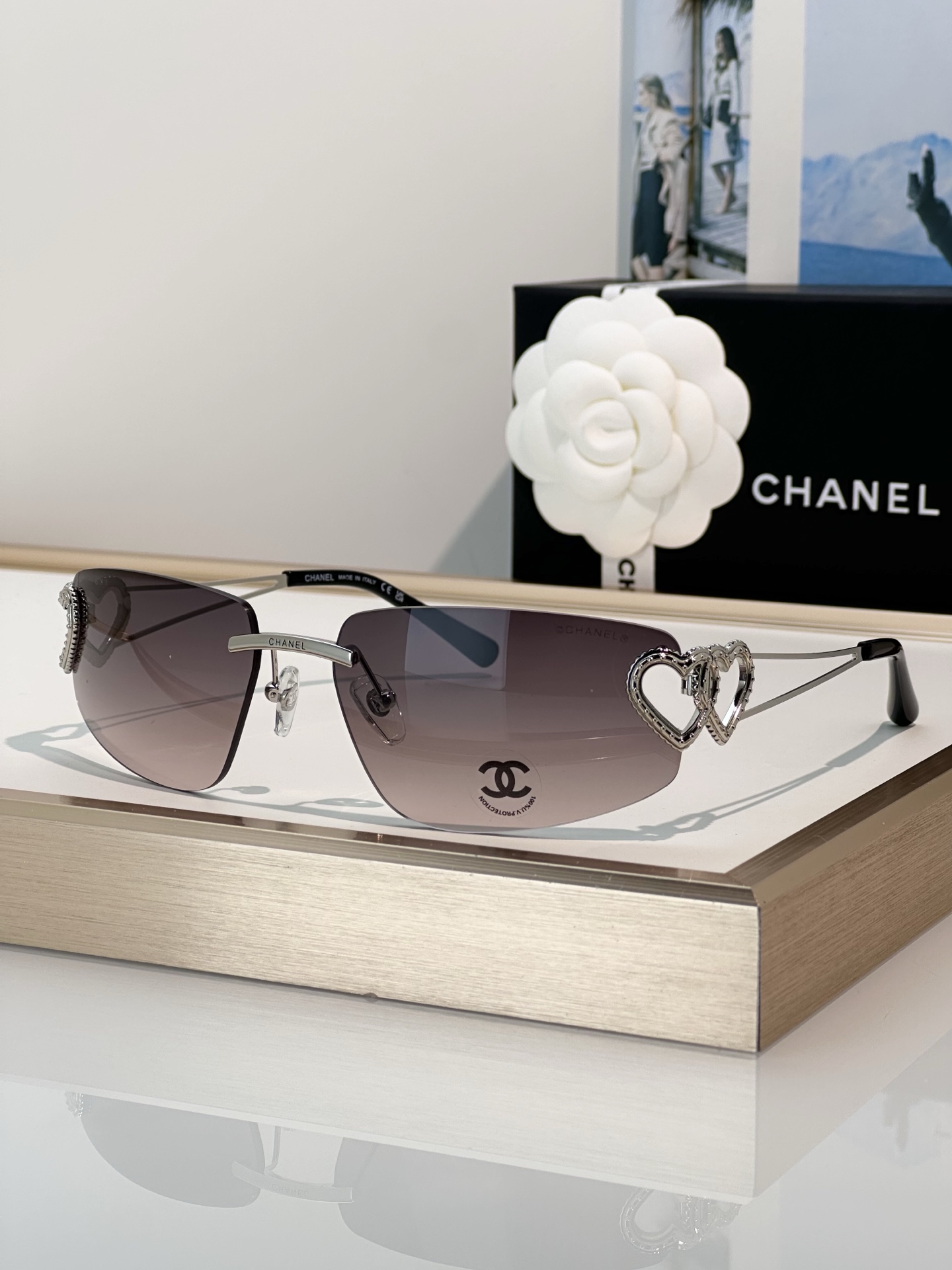 Chanel Sunglasses CH4082