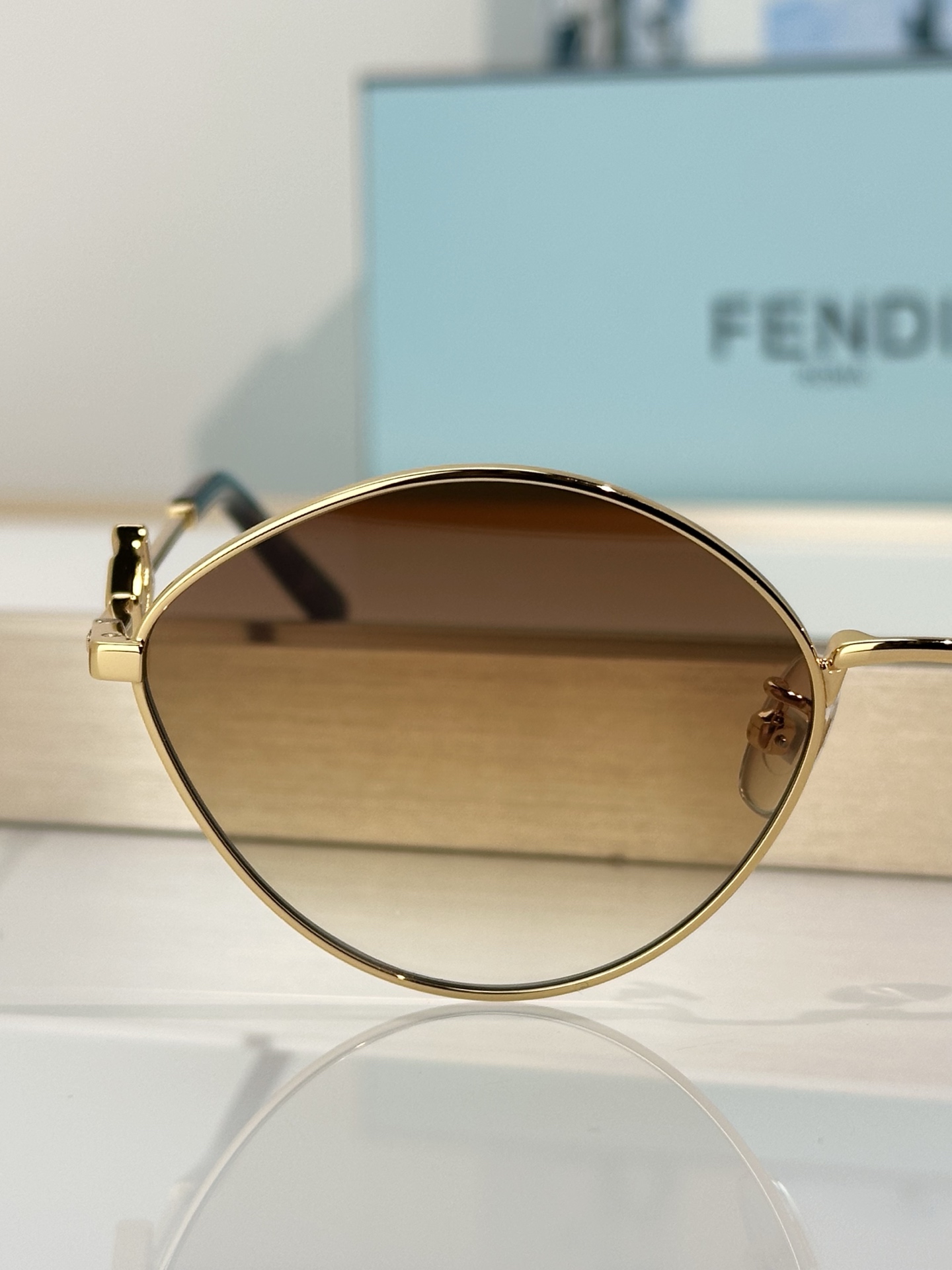 Designer Sunglasses FE40217U