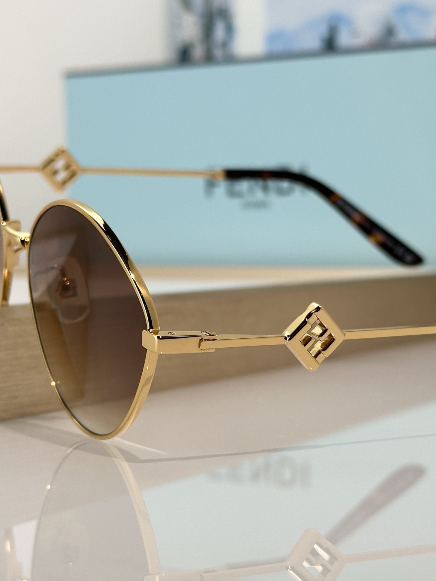 Designer Sunglasses FE40217U