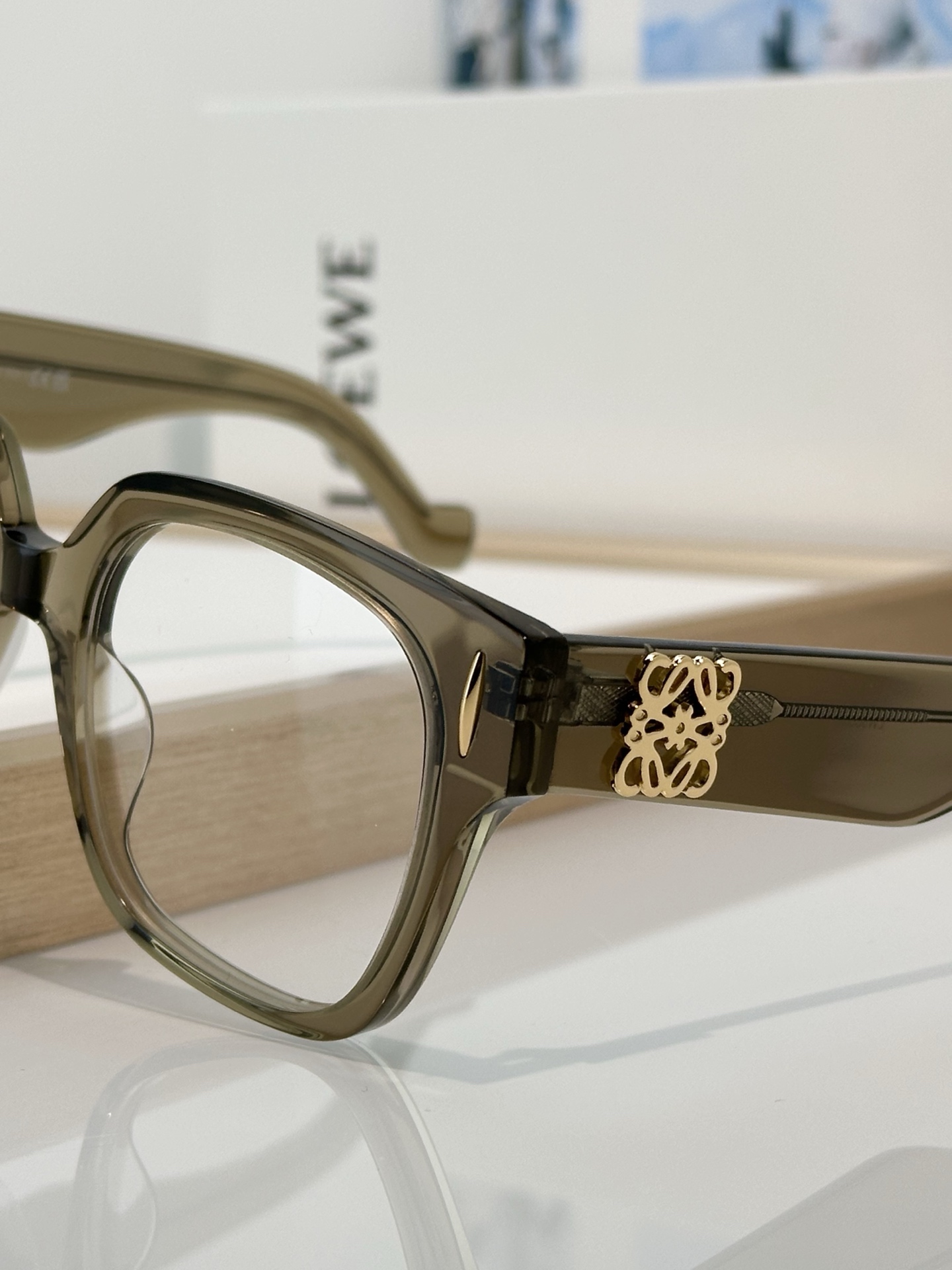 Designer Sunglasses LW50069I