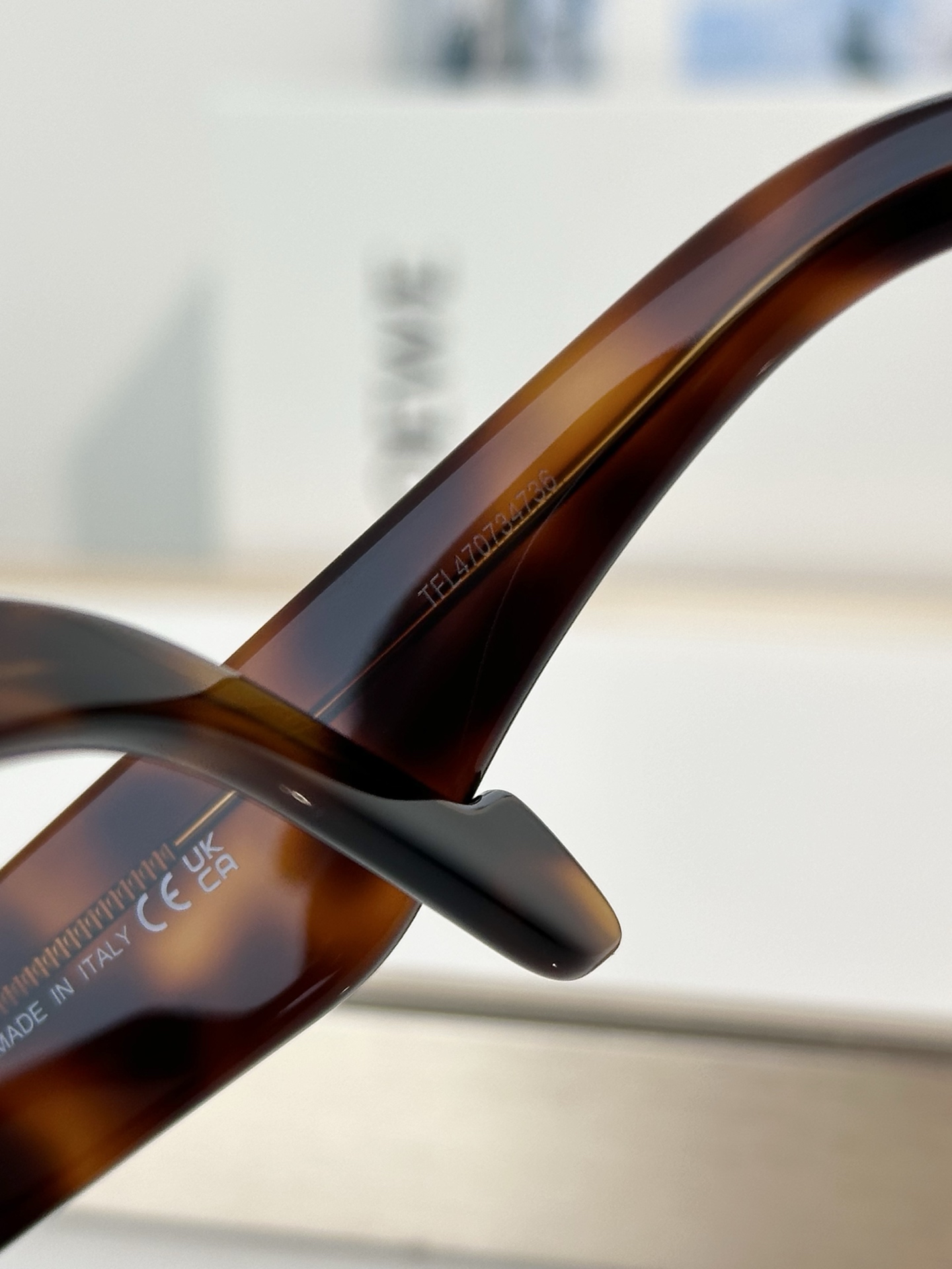 Designer Sunglasses LW50069I