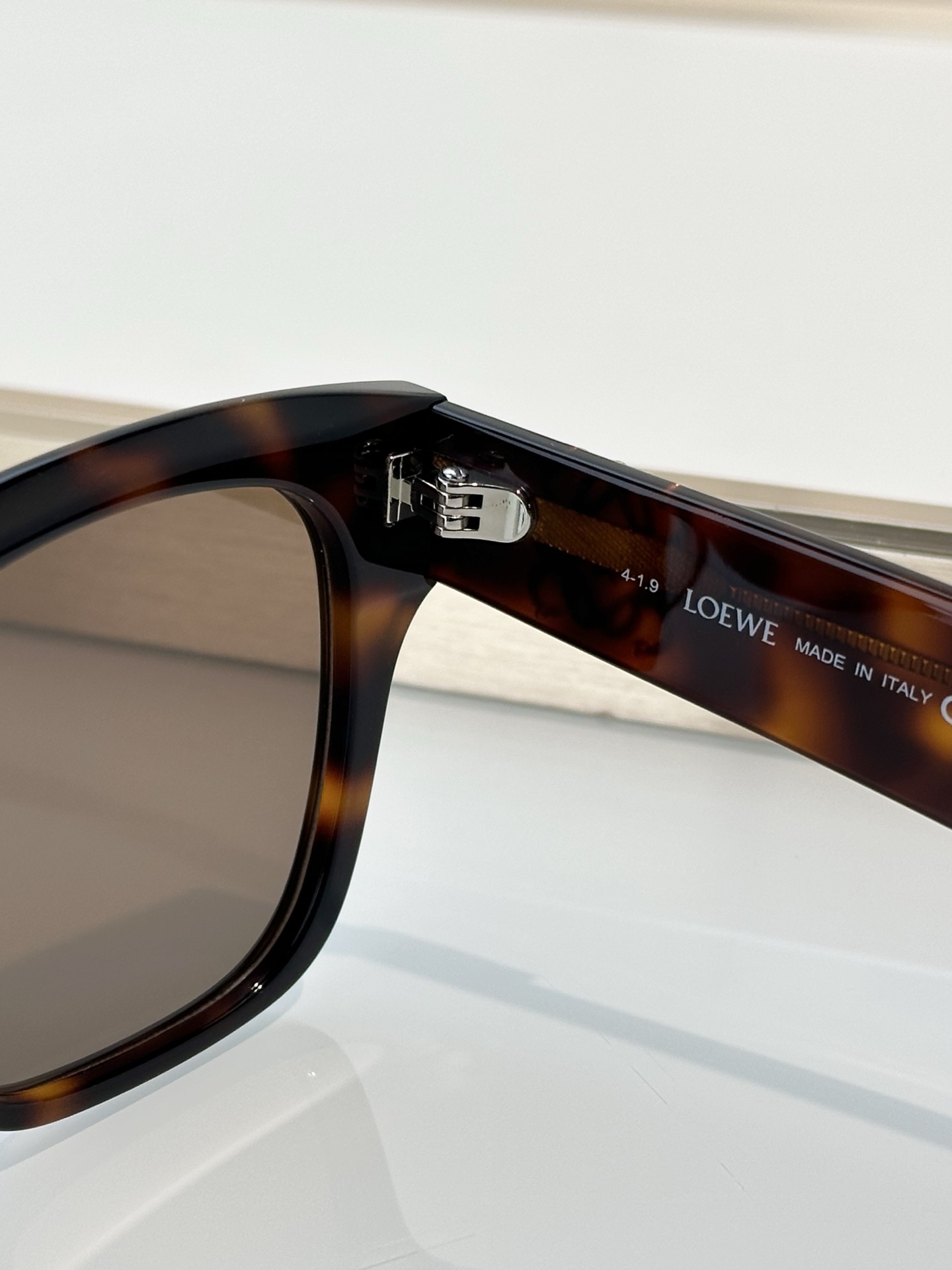 Designer Sunglasses LW50069I