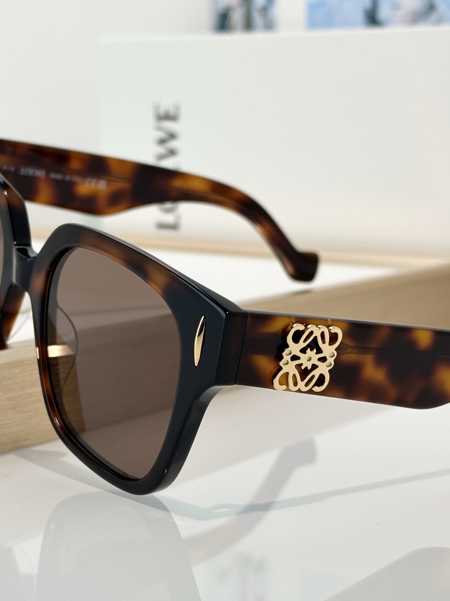 Designer Sunglasses LW50069I