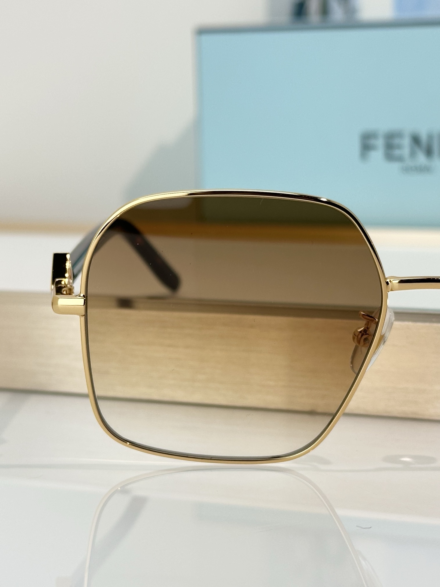 Designer Sunglasses FE40218U