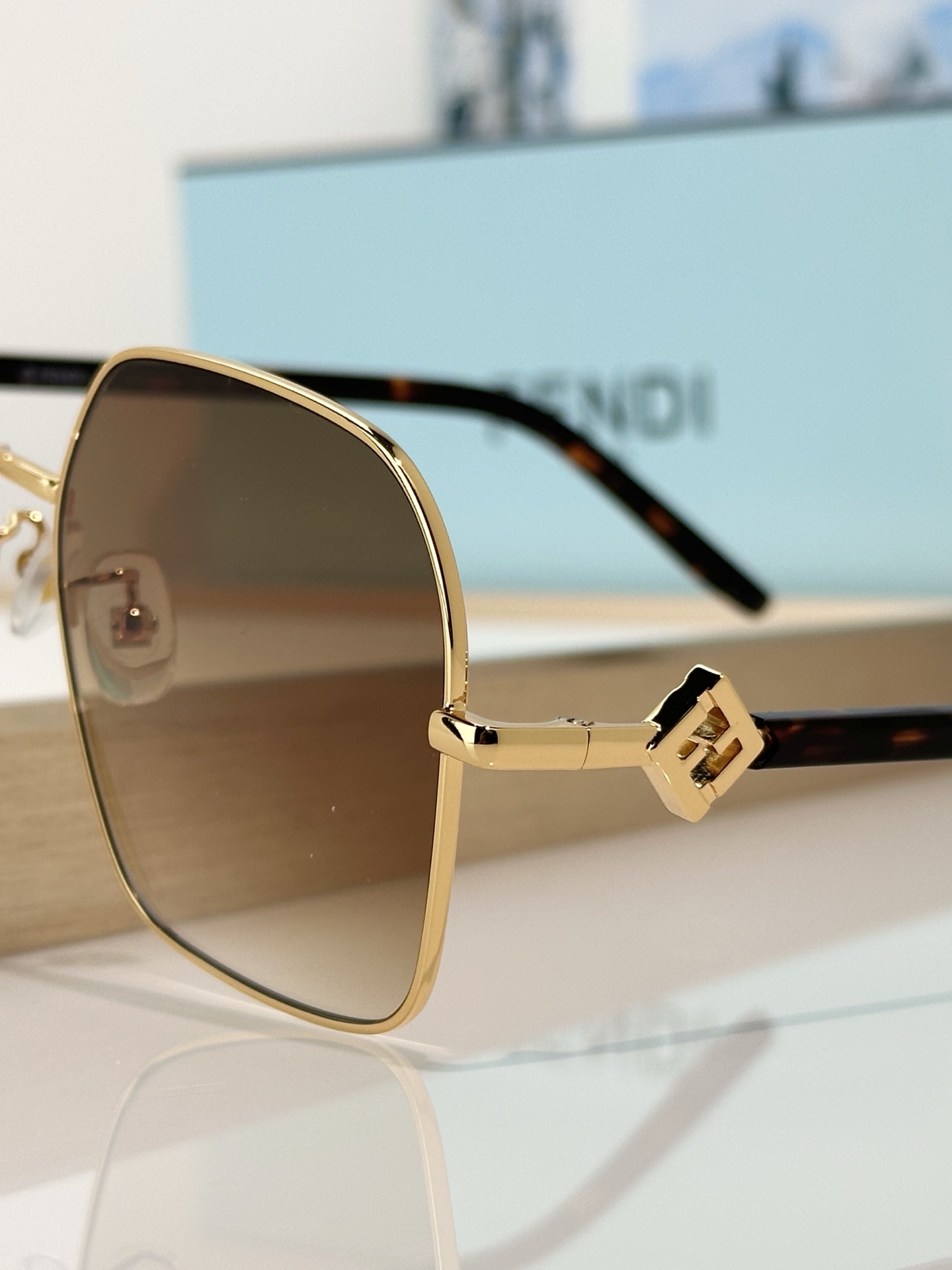 Designer Sunglasses FE40218U