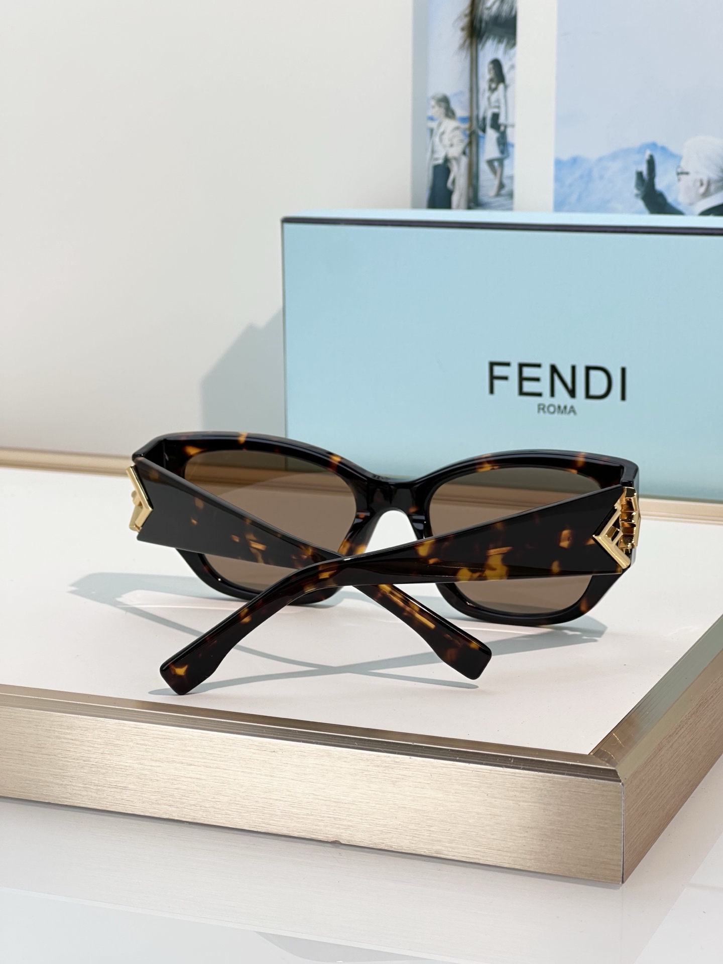 Designer Sunglasses FE40220I