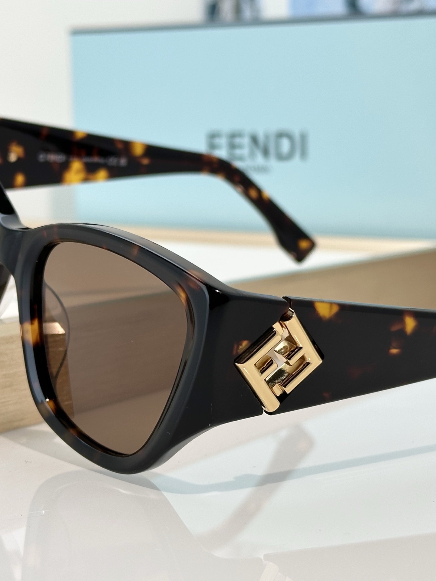 Designer Sunglasses FE40220I