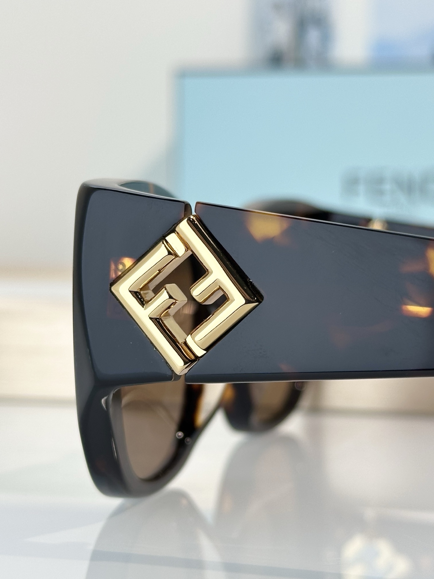 Designer Sunglasses FE40220I