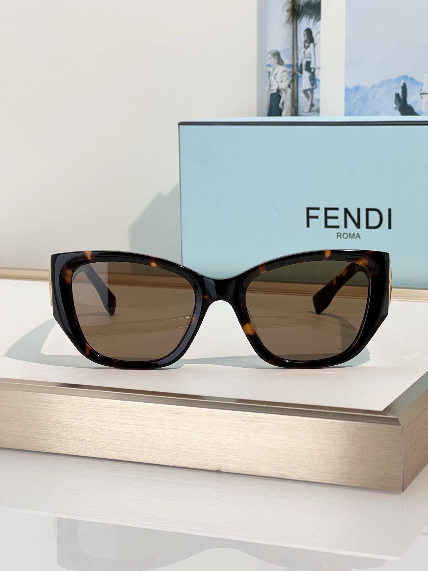 Designer Sunglasses FE40220I