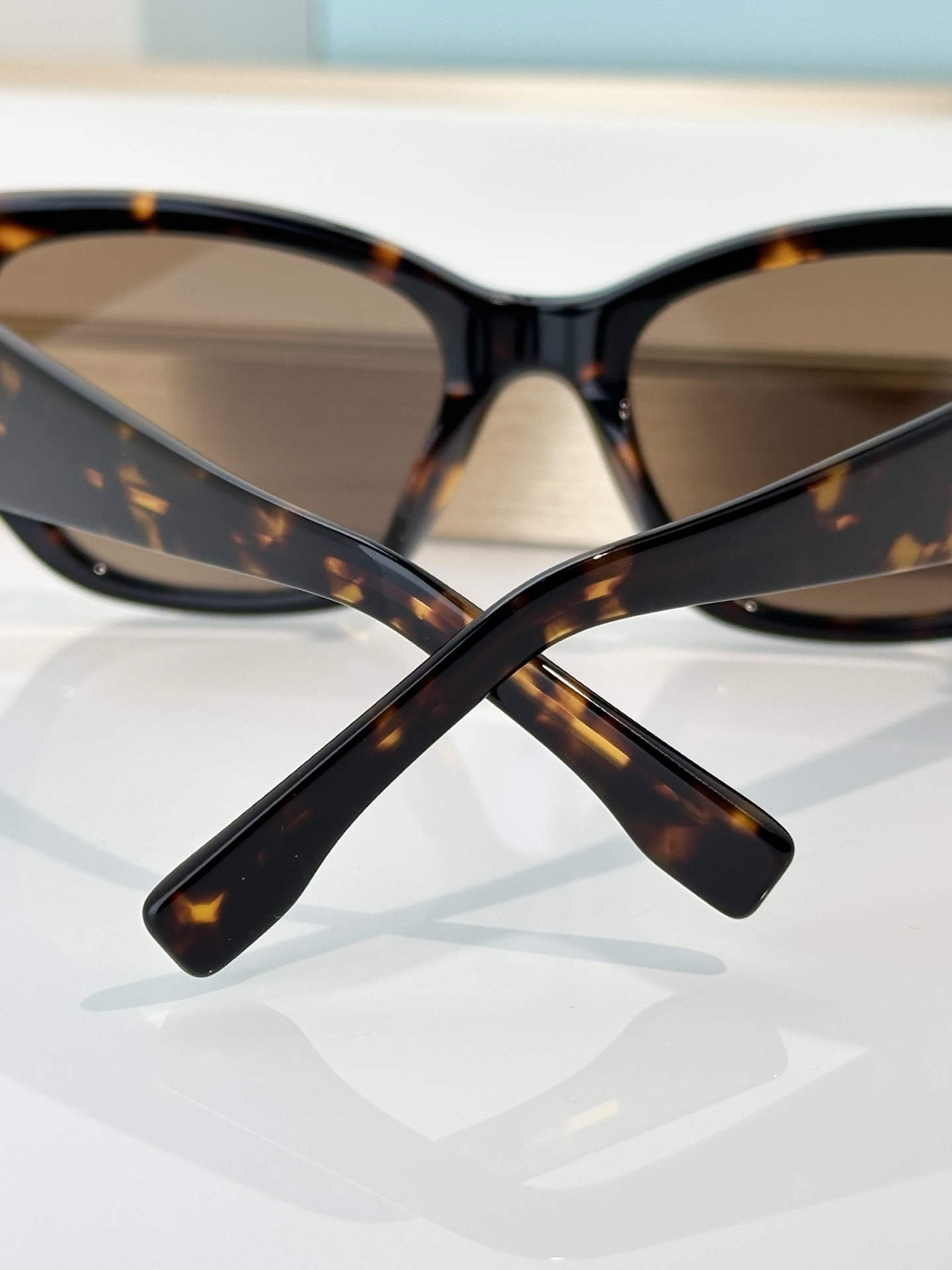 Designer Sunglasses FE40220I