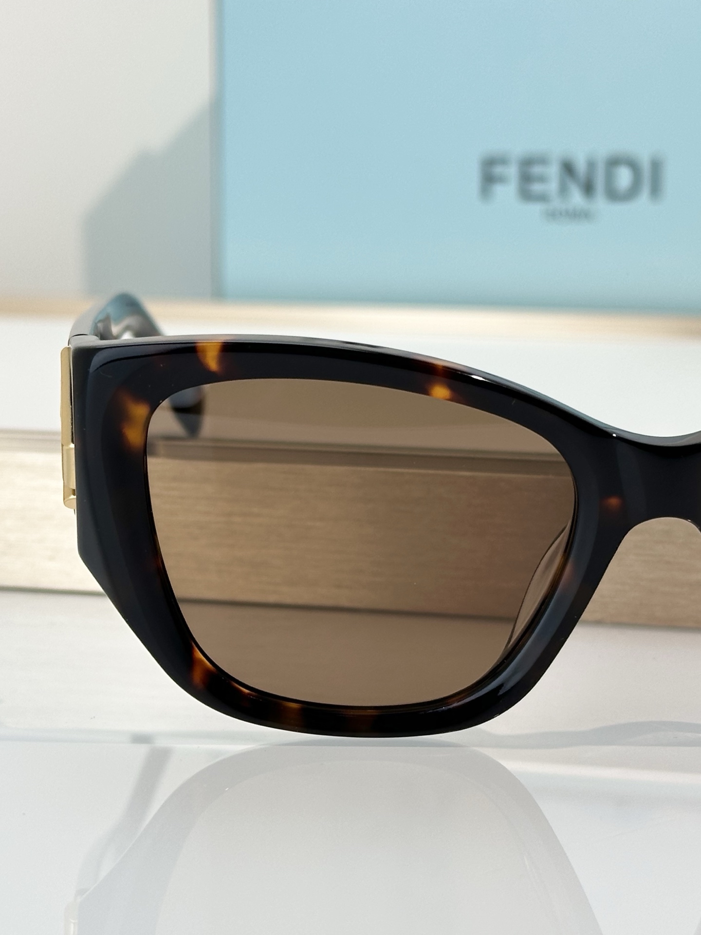 Designer Sunglasses FE40220I