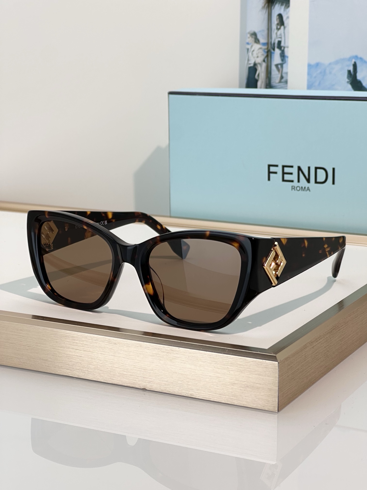 Designer Sunglasses FE40220I