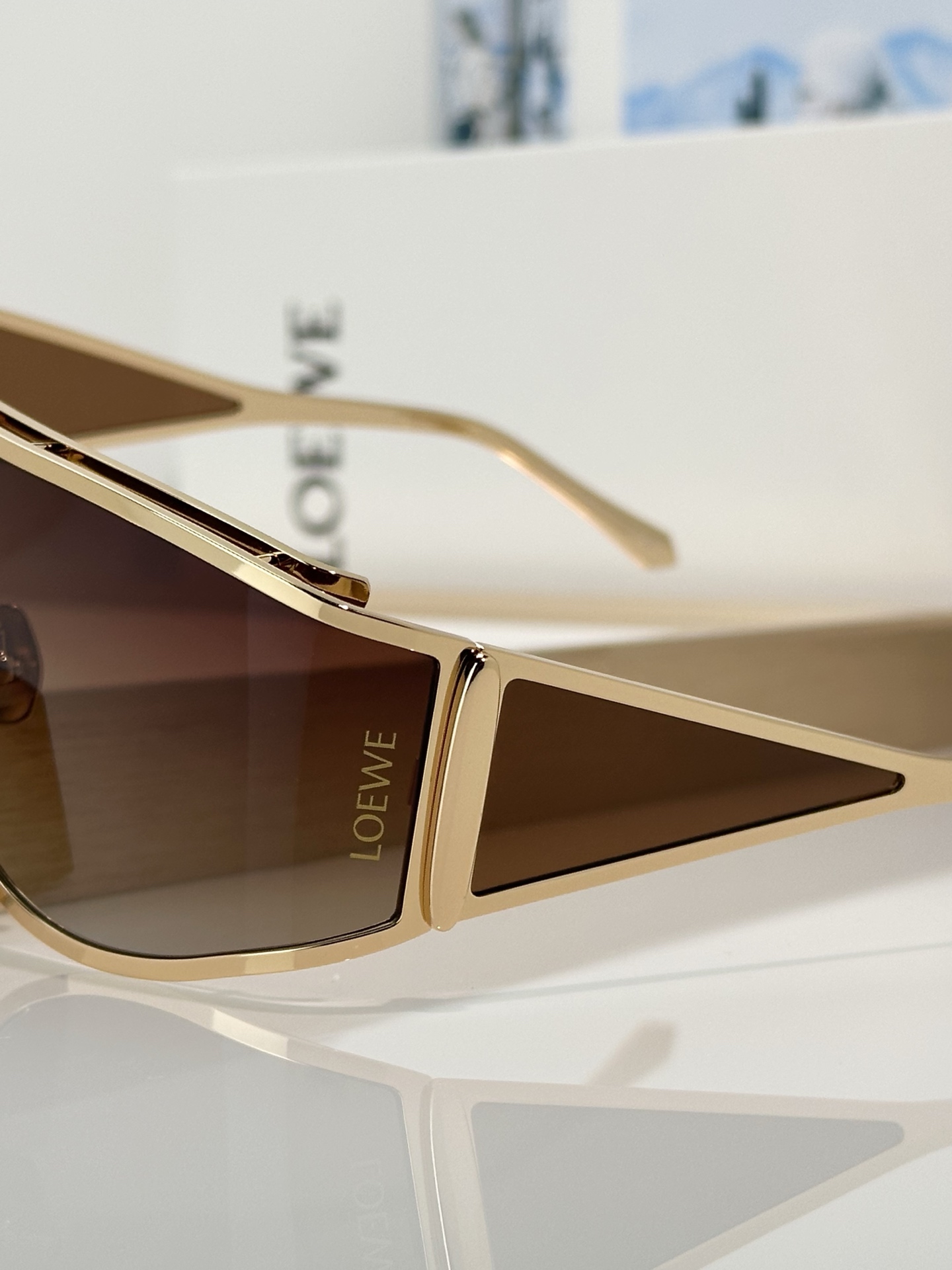 Designer Sunglasses LW40202U