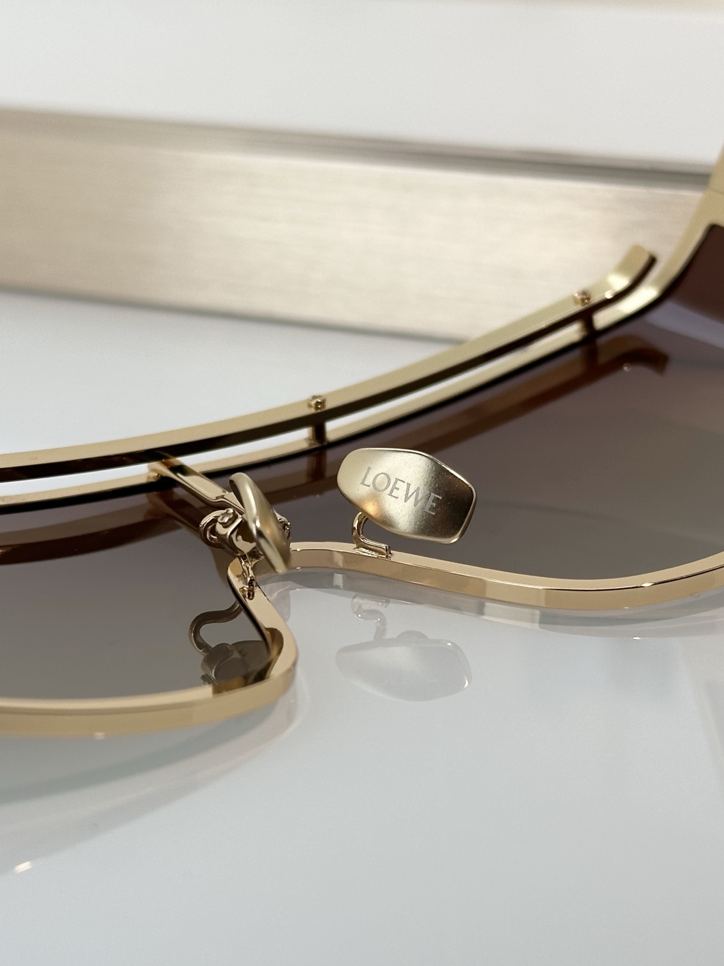 Designer Sunglasses LW40202U