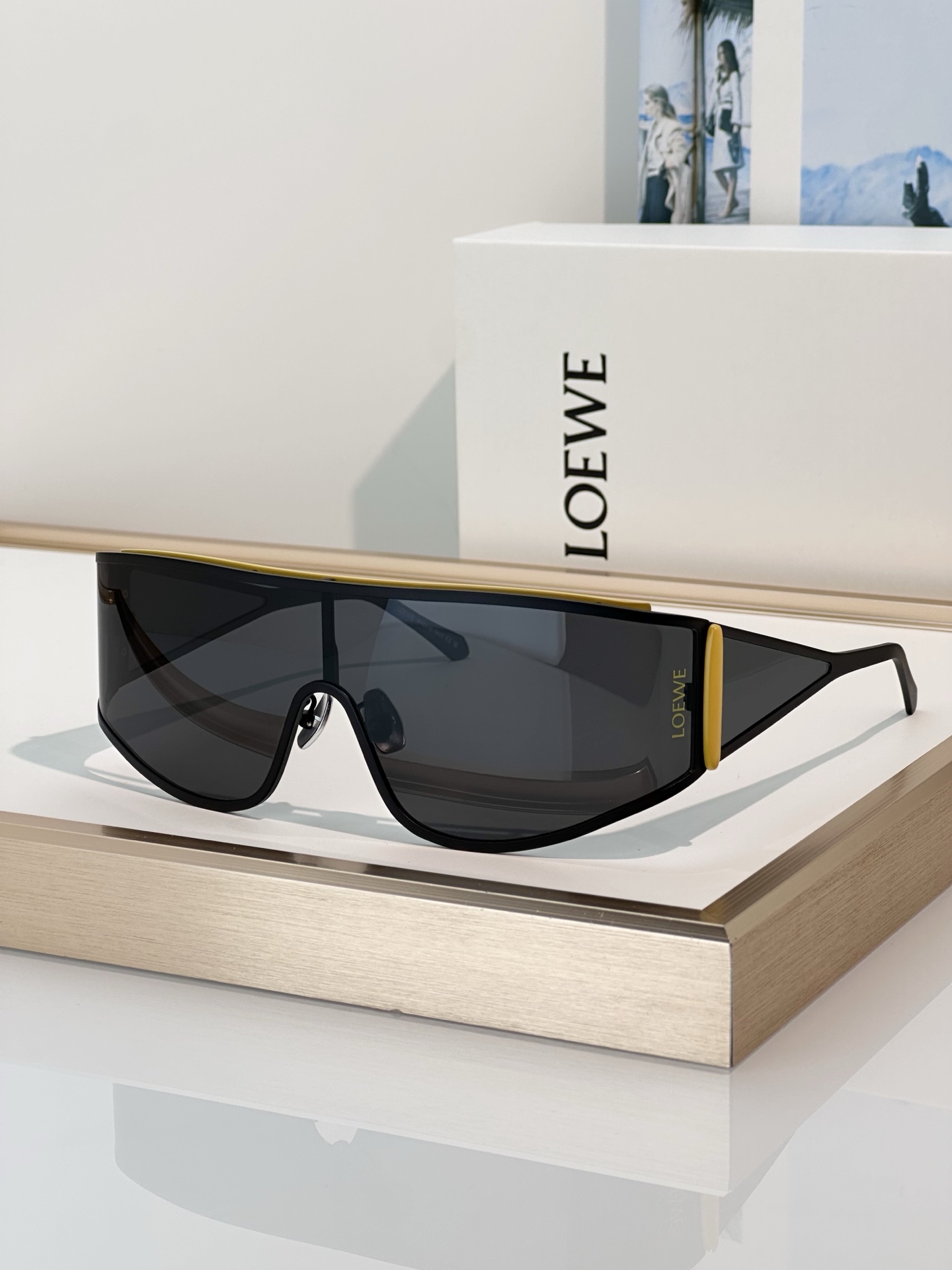 Designer Sunglasses LW40202U