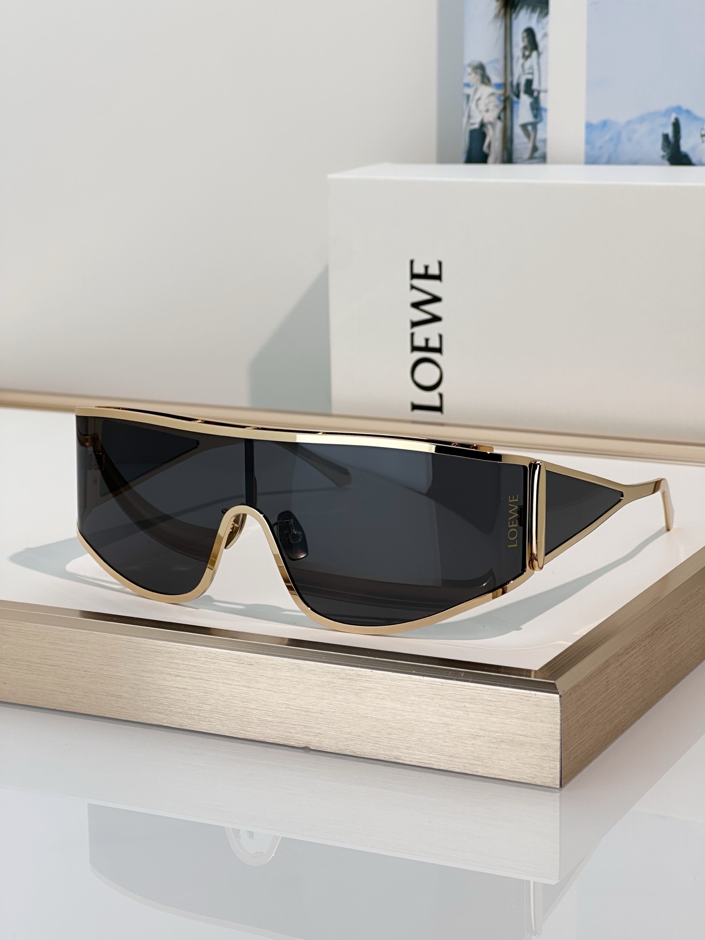 Designer Sunglasses LW40202U